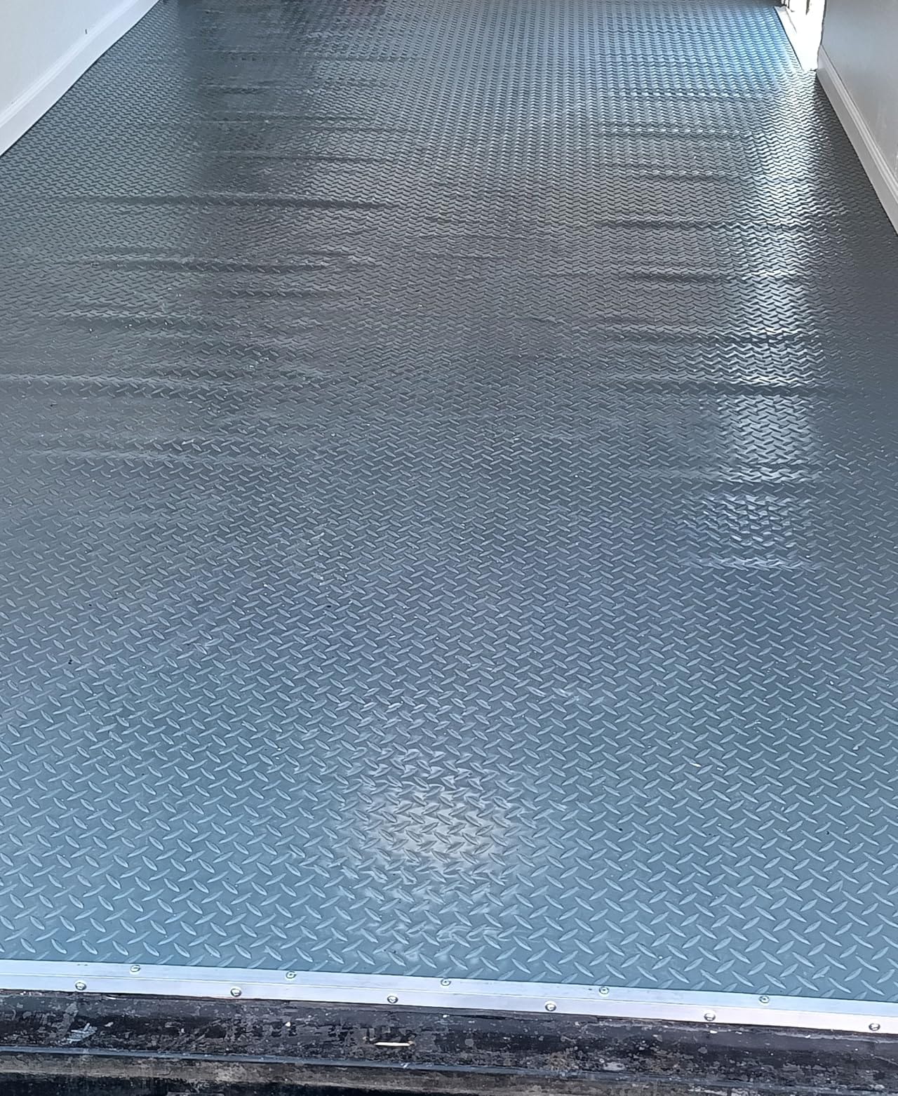 Grandroad auto 8x20 FT Garage Floor Mat, 2.8mm Thickened Flooring Roll for Under Car Diamond Plate PVC Rubber Mat with 20 Pcs Tapes, Non-Slip Floor Mat for Garage, Warehouse, Gyms, Trailer, Black customer photo 1