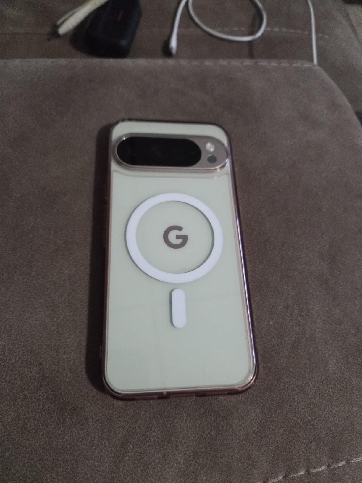Spigen Ultra Hybrid for Pixel 9 / Pro Case, Crystal Clear | Anti-Yellowing Resin, Air Cushion Technology, Military-Grade Drop Protection, Raised Camera Protection, Wireless Charging customer photo 1