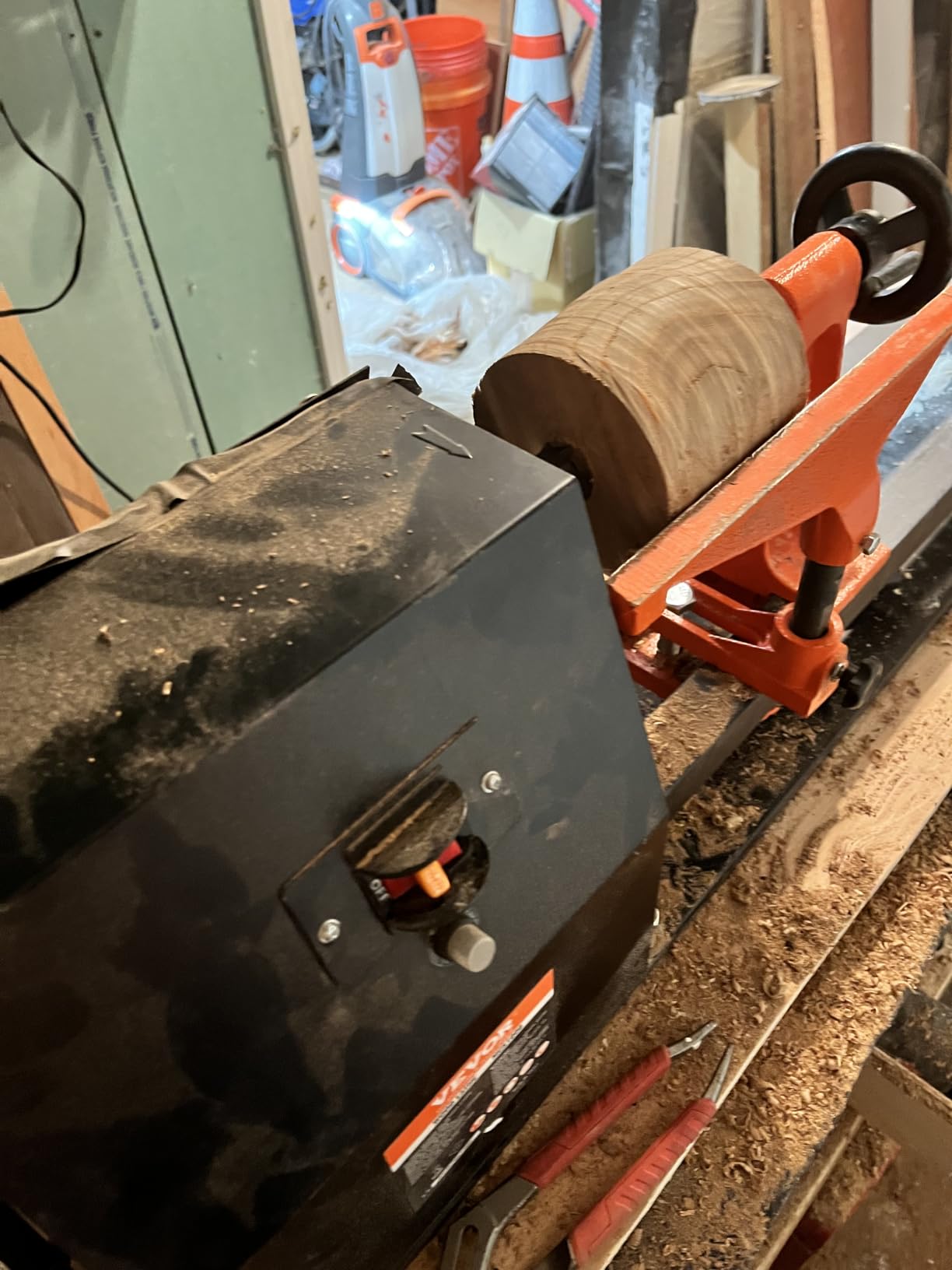 VEVOR Wood Lathe, 14 in x 40 in, 4 Speed Adjustable 885/1245/1715/2425 RPM 0.5 HP 370W Power Wood Turning Lathe Machine with Chisels Faceplate Plastic Handle Hex Wrench for Woodworking customer photo 1