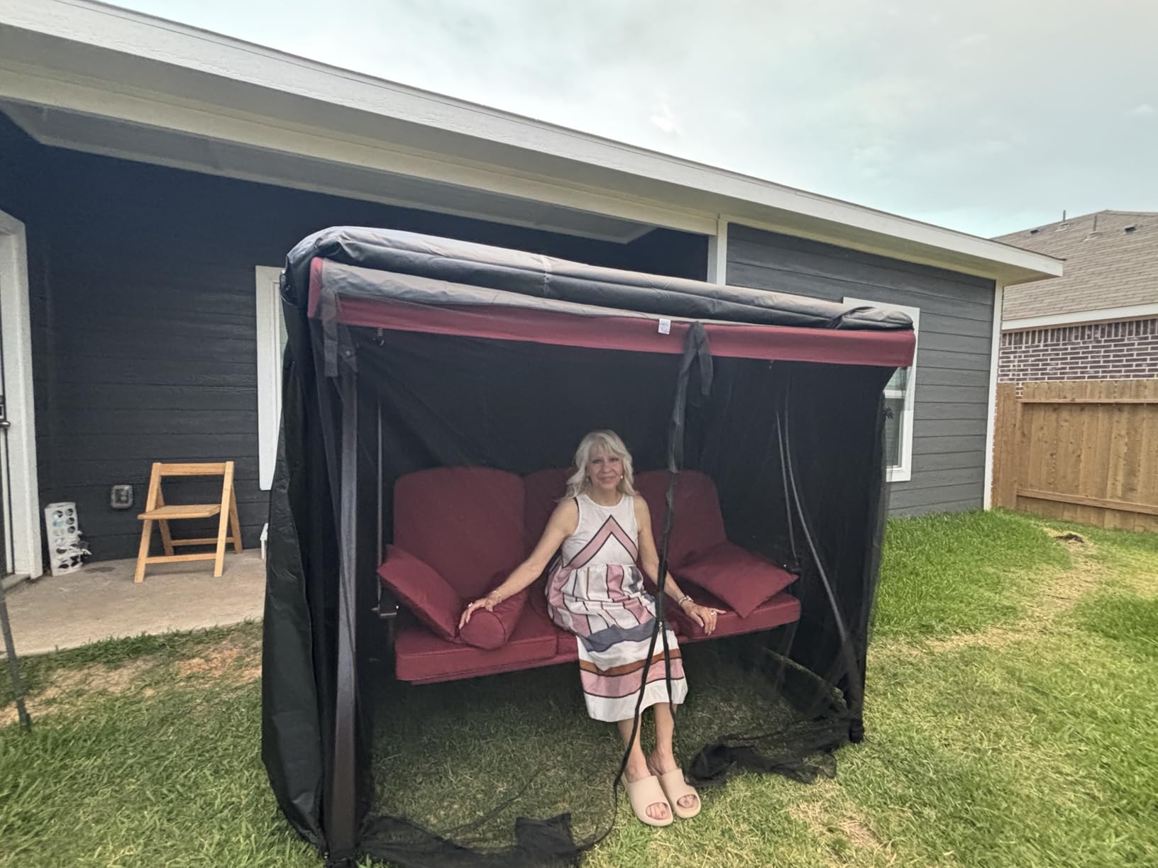 3 in 1 Outdoor Porch Swing with Adjustable Canopy, 3 Seat Outdoor Swing for Adults, Patio Swing Chair with Thickened Cushions,Pillows & Cup Holders for Backyard, Porch, Garden (Wine Red) customer photo 1