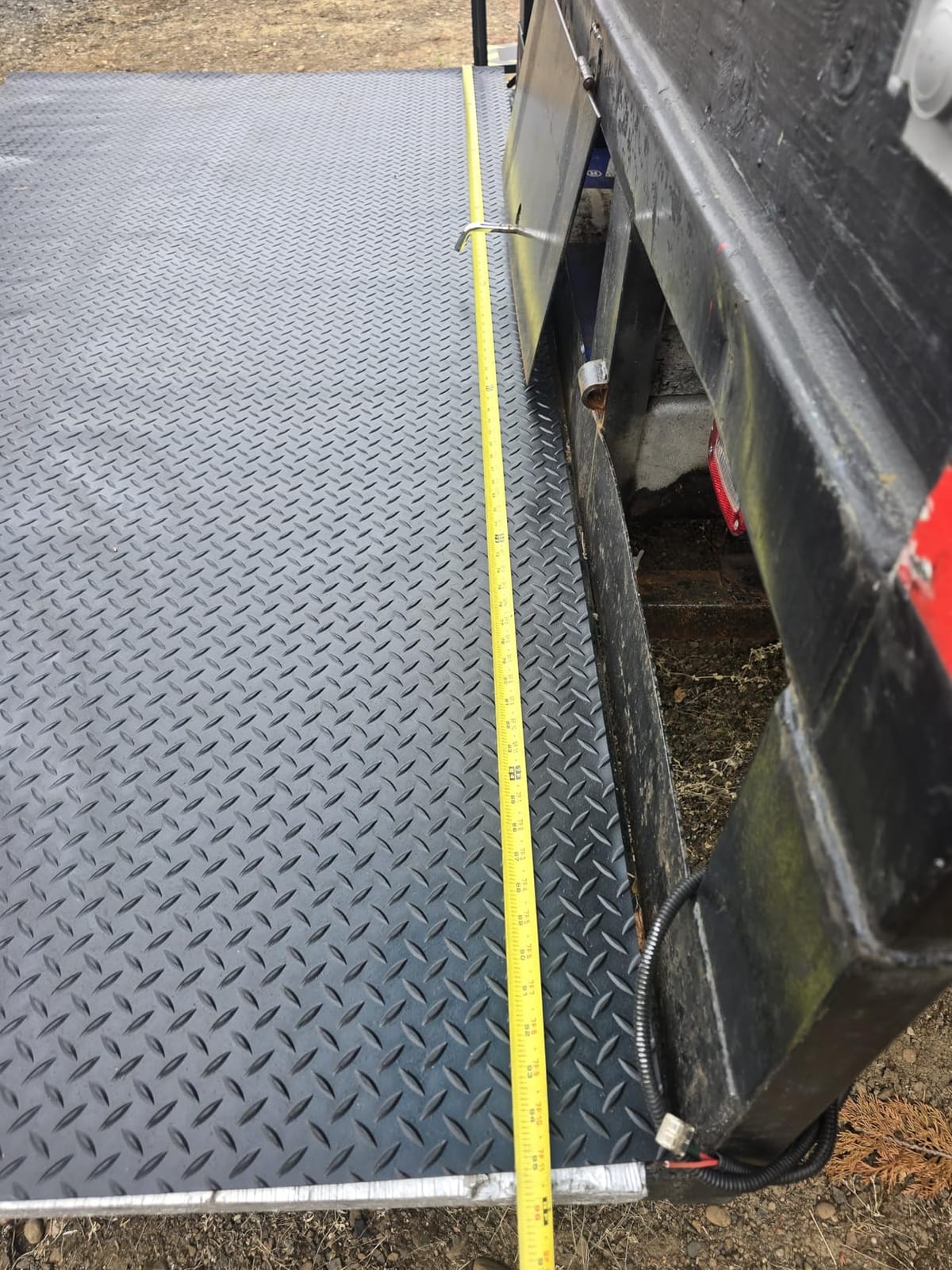 VEVOR Diamond-Plate Rubber Flooring Roll, 3 mm x 4 ft x 10 ft Garage Floor Mat, SBR, Easy to Clean, Diamond Plate Rubber Mat for Under Cars, Garage Industry Gym, Black customer photo 1