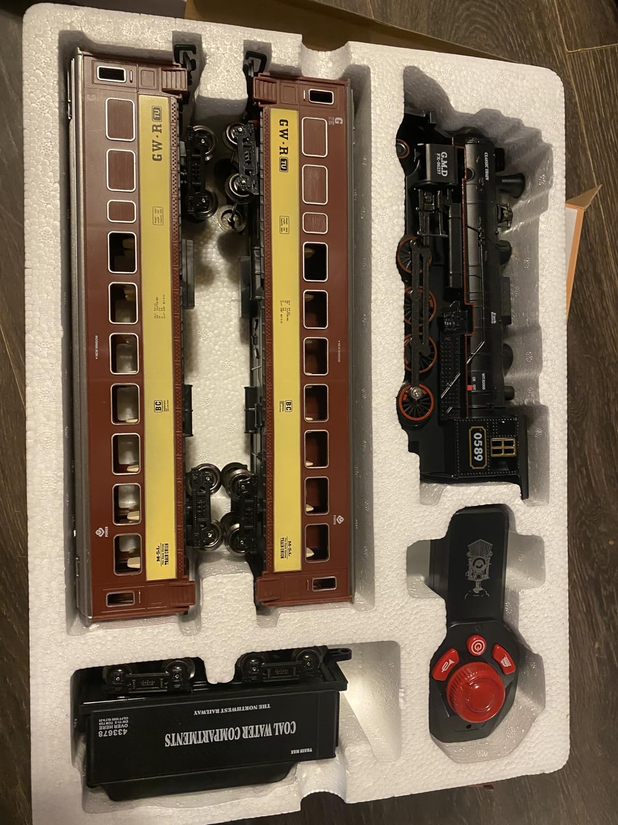 Hot Bee RC Train Set, Alloy Steam Locomotive with Light-Up Cars and Tracks customer photo 2