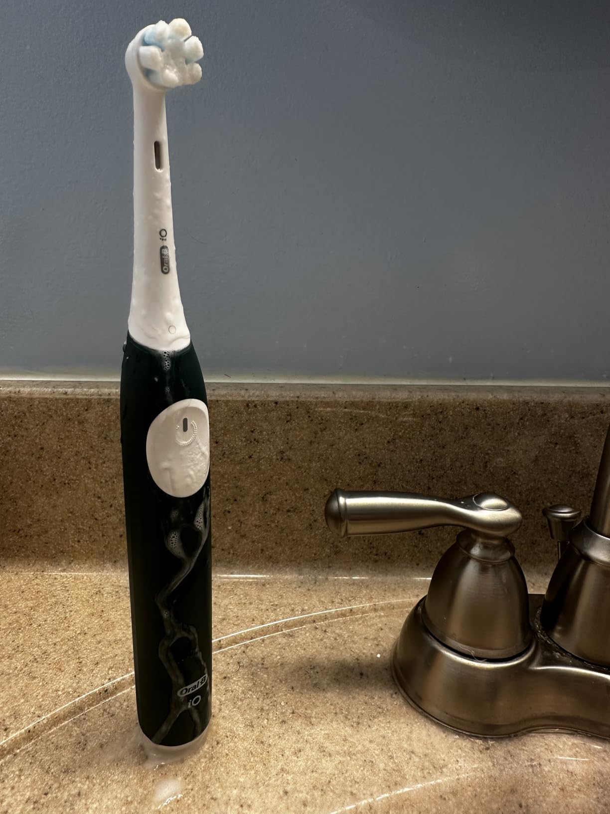 Oral-B Rechargeable Electric Toothbrush, iO2, 3 Cleaning Modes, Automatic Pressure Sensor to Protect Gums, Night Black customer photo 1