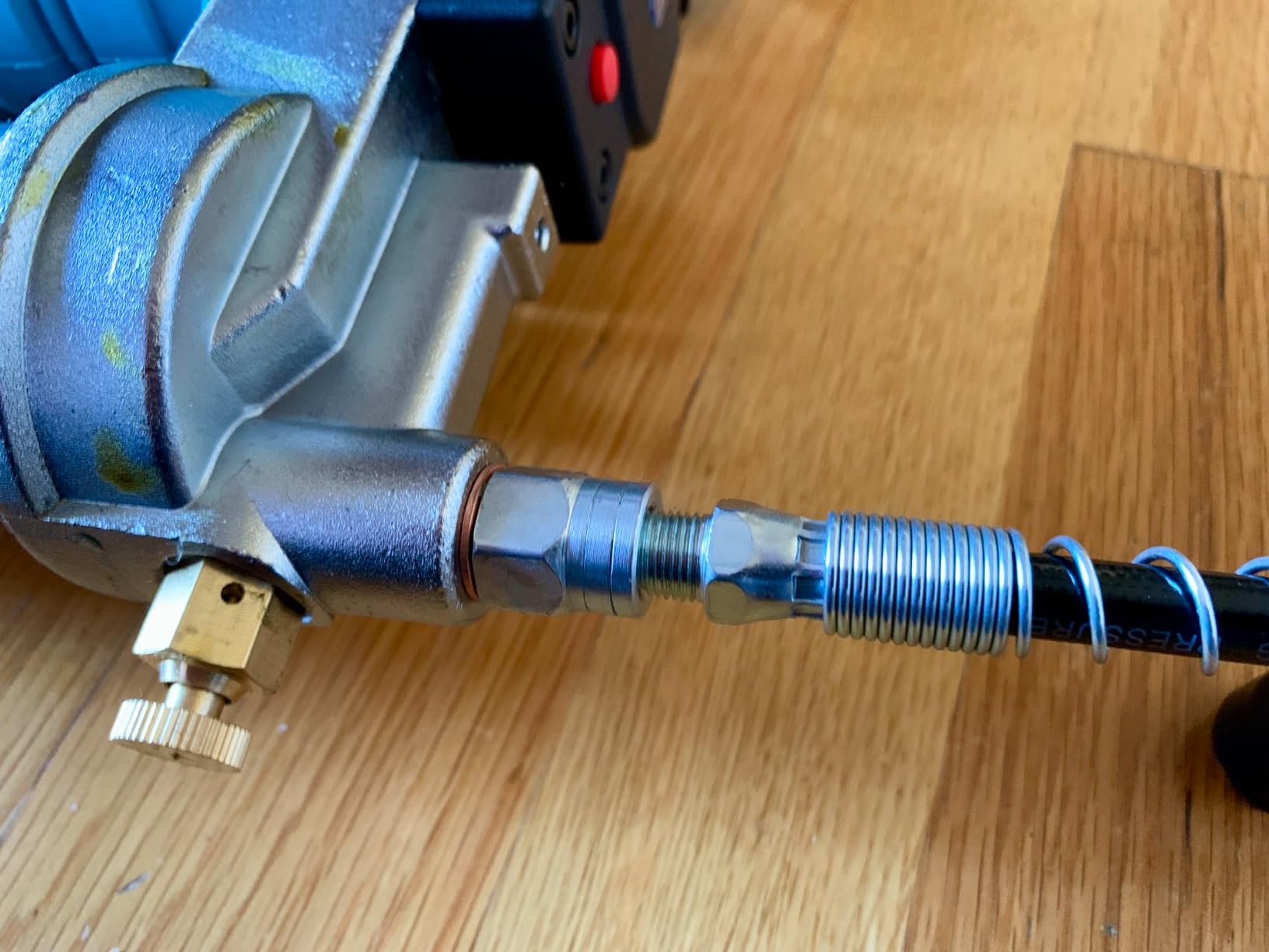 Seesii 2-in-1 Electric Grease Gun, 12000 PSI, with 2 Batteries and 48” Hose customer photo 2