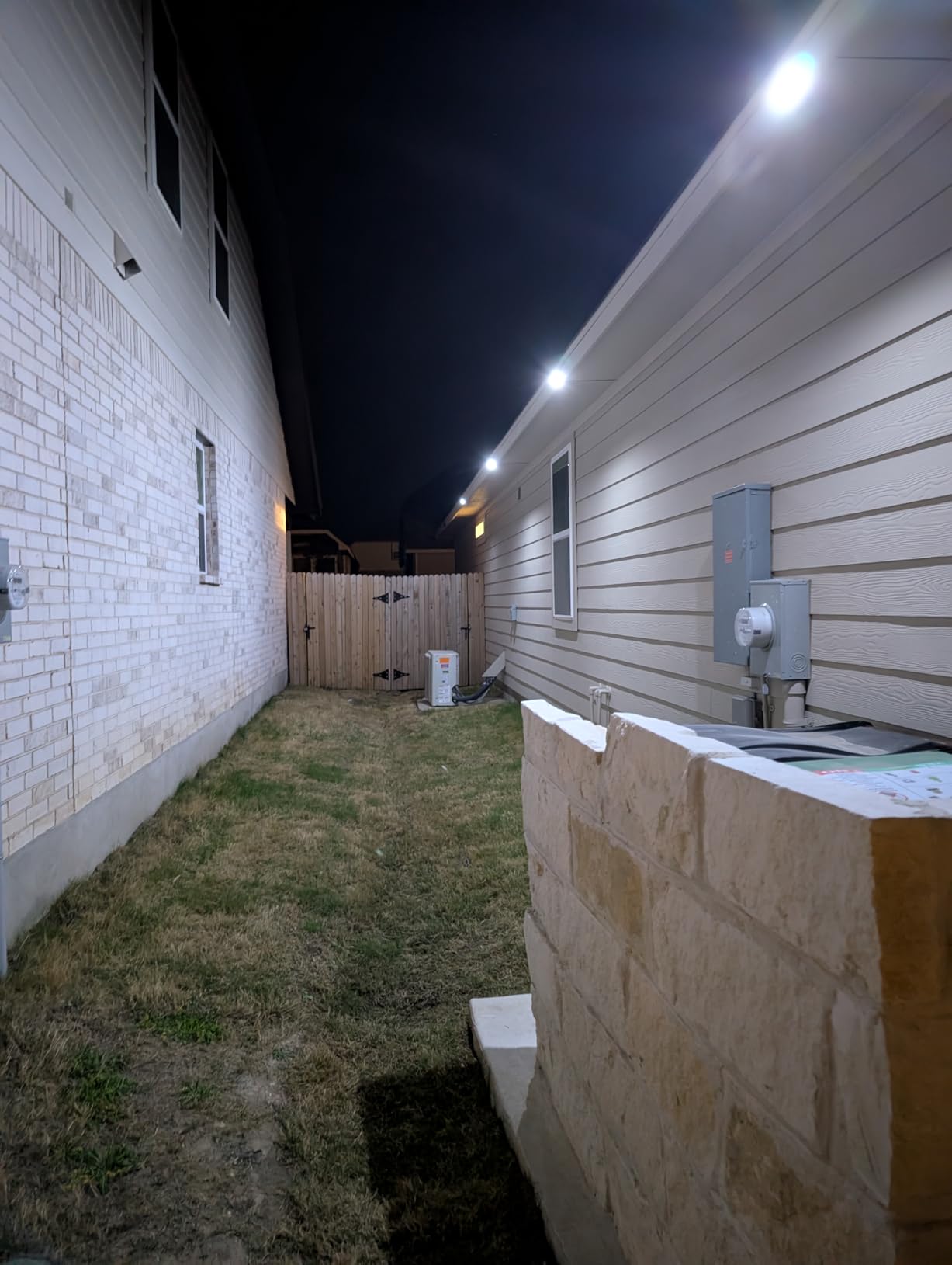 Peasur 6 Pack Solar Motion Sensor Lights Outdoor Waterproof with 3 Modes customer photo 1