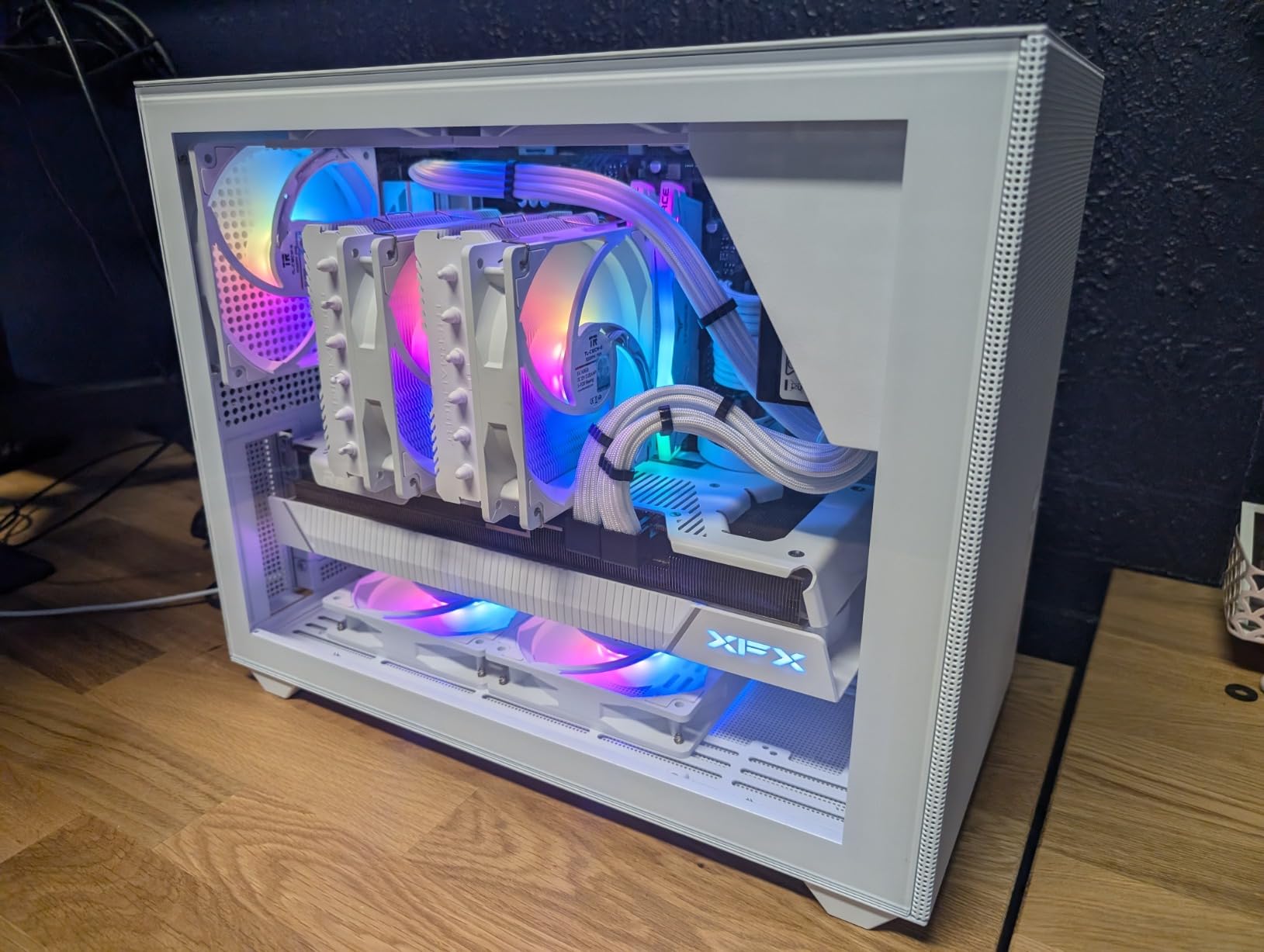XFX Quicksilver AMD Radeon RX 7800 XT Magnetic Air Gaming Graphics Card with 16GB GDDR6, RDNA3 RX-78TMAIRW9 customer photo 1