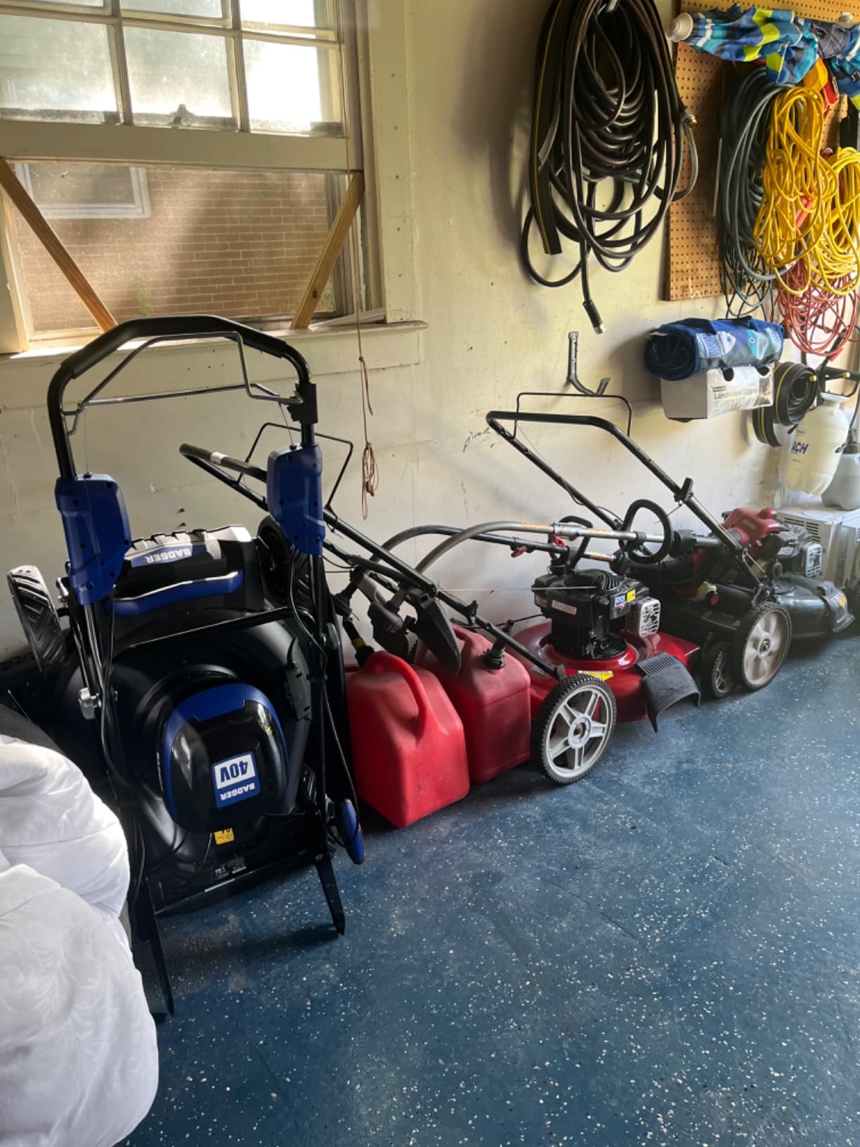 Wild Badger Power 40V 21-in Cordless Self-Propelled Lawn Mower, 2 Batteries customer photo 2