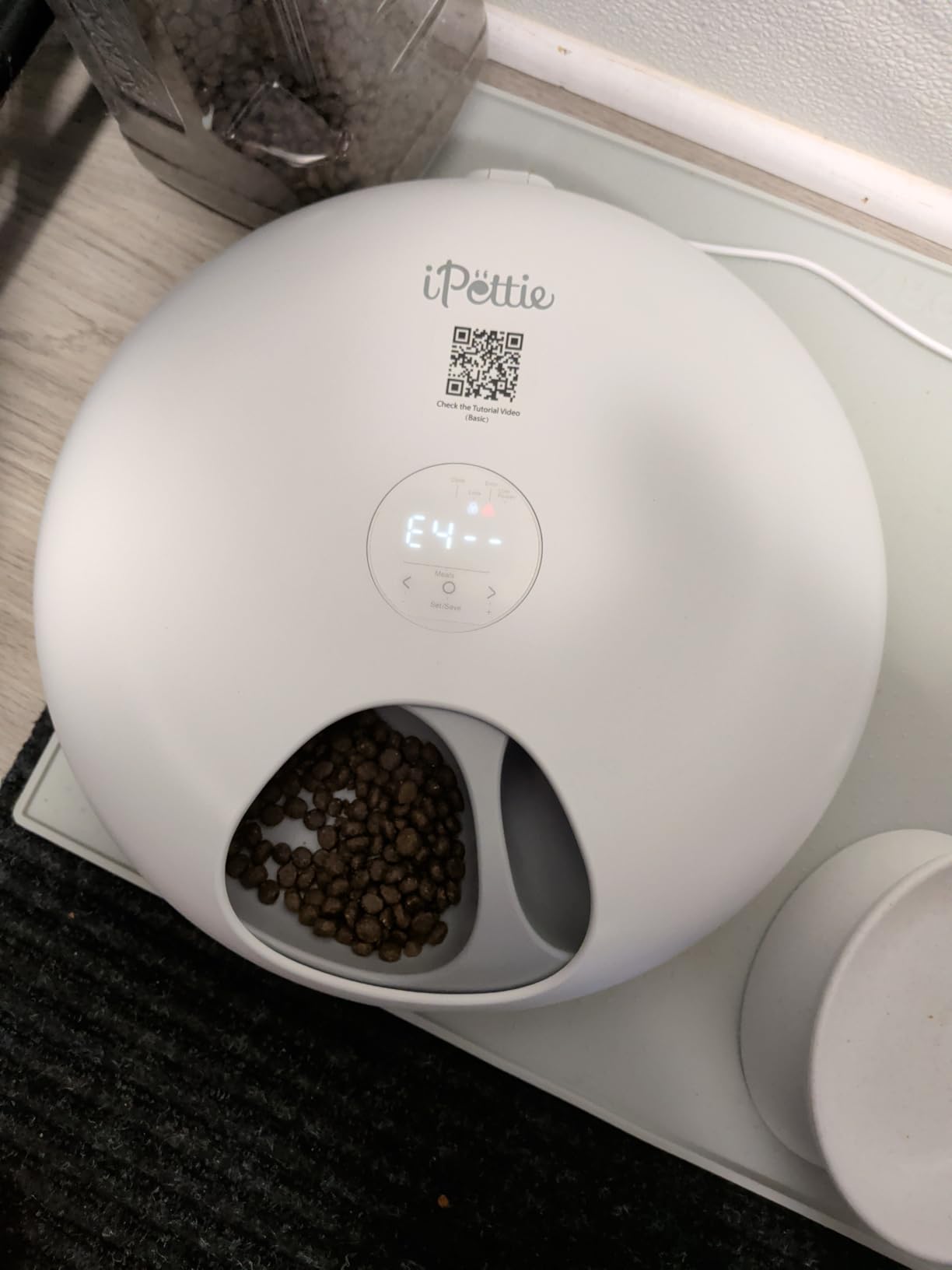 iPettie Donut Frost WiFi 6 Meal Automatic Wet Food Feeder with Ice Packs customer photo 1