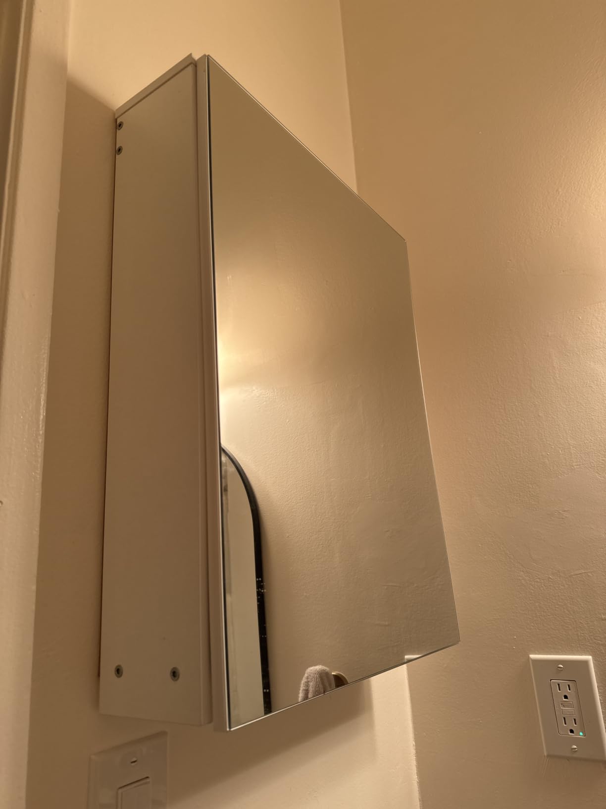 CHOEZON Bathroom Medicine Mirror Cabinet, 17.7'' x 23.6'', Wall-Mounted Bathroom Vanity with Mirror, Bathroom Medicine Cabinet with Storage Function, Hanging Storage Cabinet, Adjustable Shelves, White customer photo 1