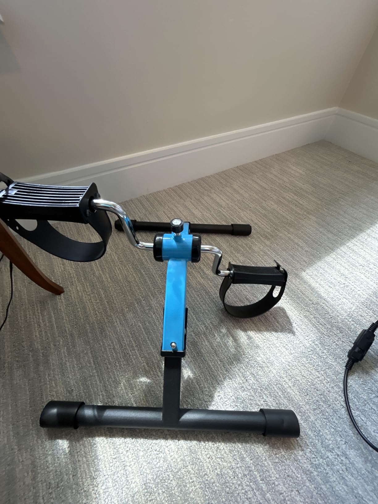 Folding Pedal Exerciser Mini Exercise Bike Under Desk Bike for Arms and Legs Workout, Portable Desk Bike Peddler Machine for Sedentary Officer & Seniors customer photo 1