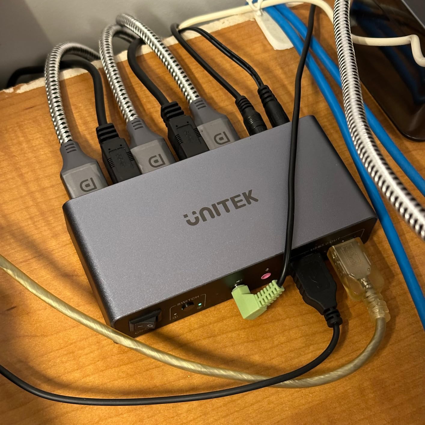 Unitek KVM Switch 2 Monitors 2 Computers HDMI Displayport Dual Monitor 2 PC customer photo 2