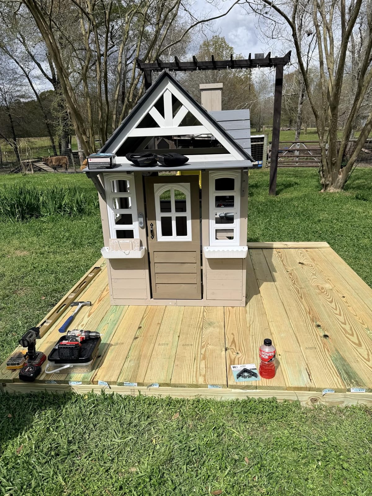 Kids Outdoor Cedar Playhouse, Weather-Resistant Gray Wooden Play House for Ages 3–8 with Play Kitchen, Working Doorbell, Toy Phone & Flowerpots — Durable Backyard Gift for Creative & Social Play customer photo 2