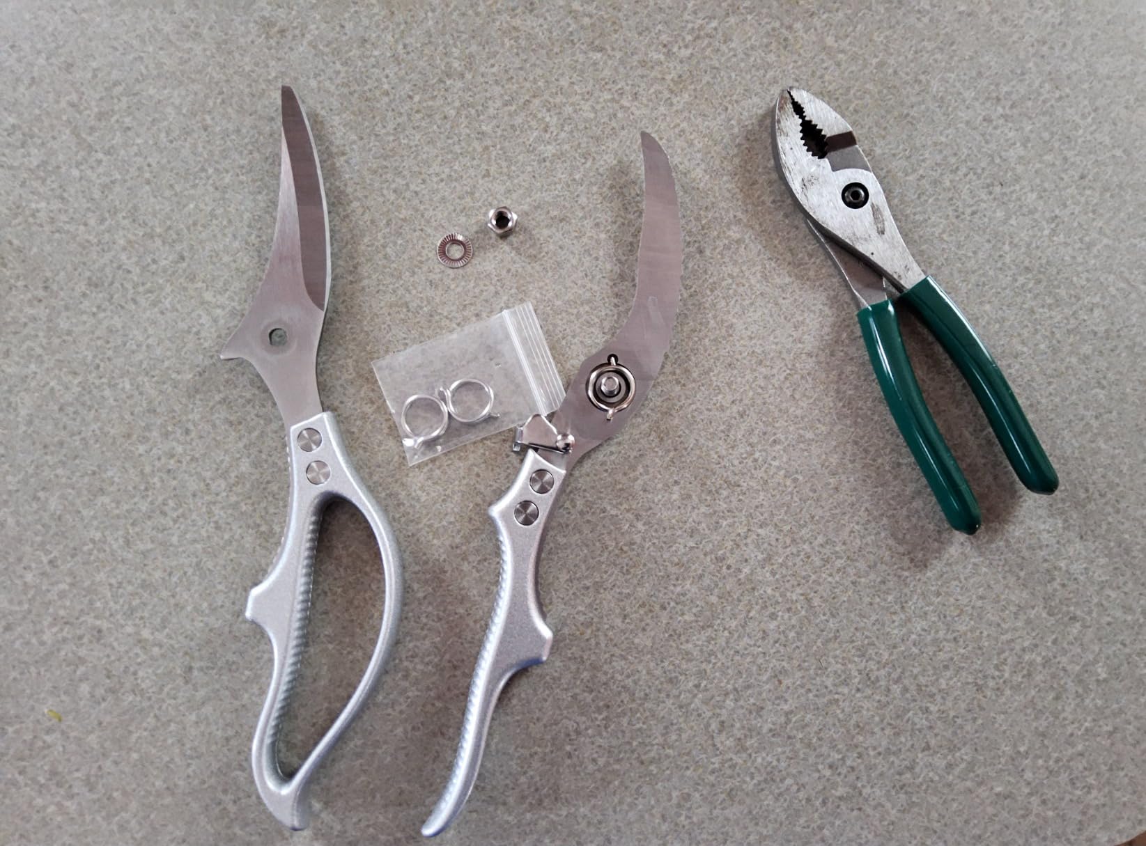 MAD SHARK Heavy Duty Poultry Shears,Spring Loaded Kitchen Shears,Dishwasher customer photo 2