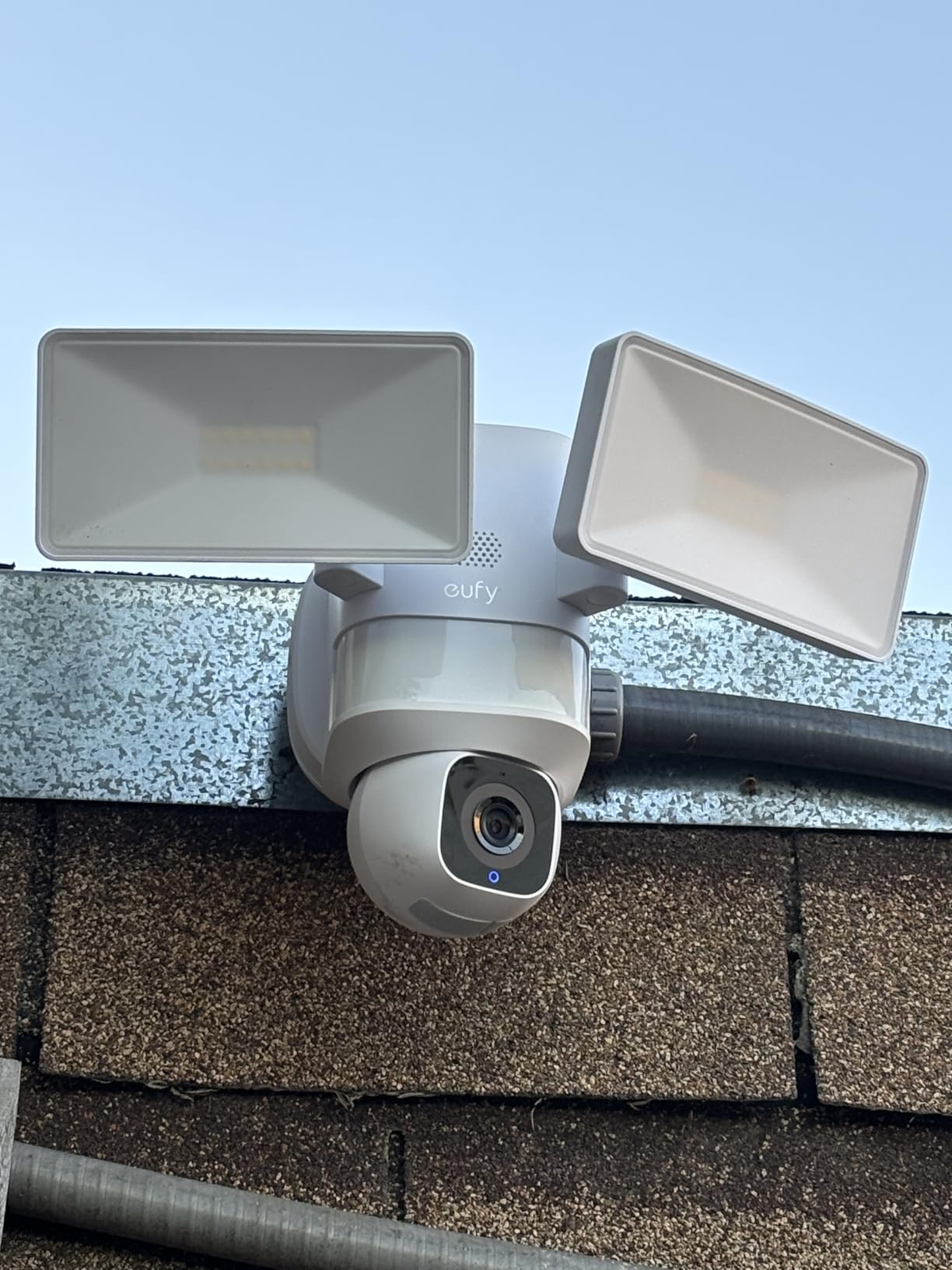 eufy Security Floodlight Camera E30, 2K, AI Detection & Tracking, Outdoor | 360deg Coverage, Pan & Tilt, 2000 Lumens, Built-in Siren, 24/7 Recording, 2.4GHz Wi-Fi, No Monthly Fee customer photo 1