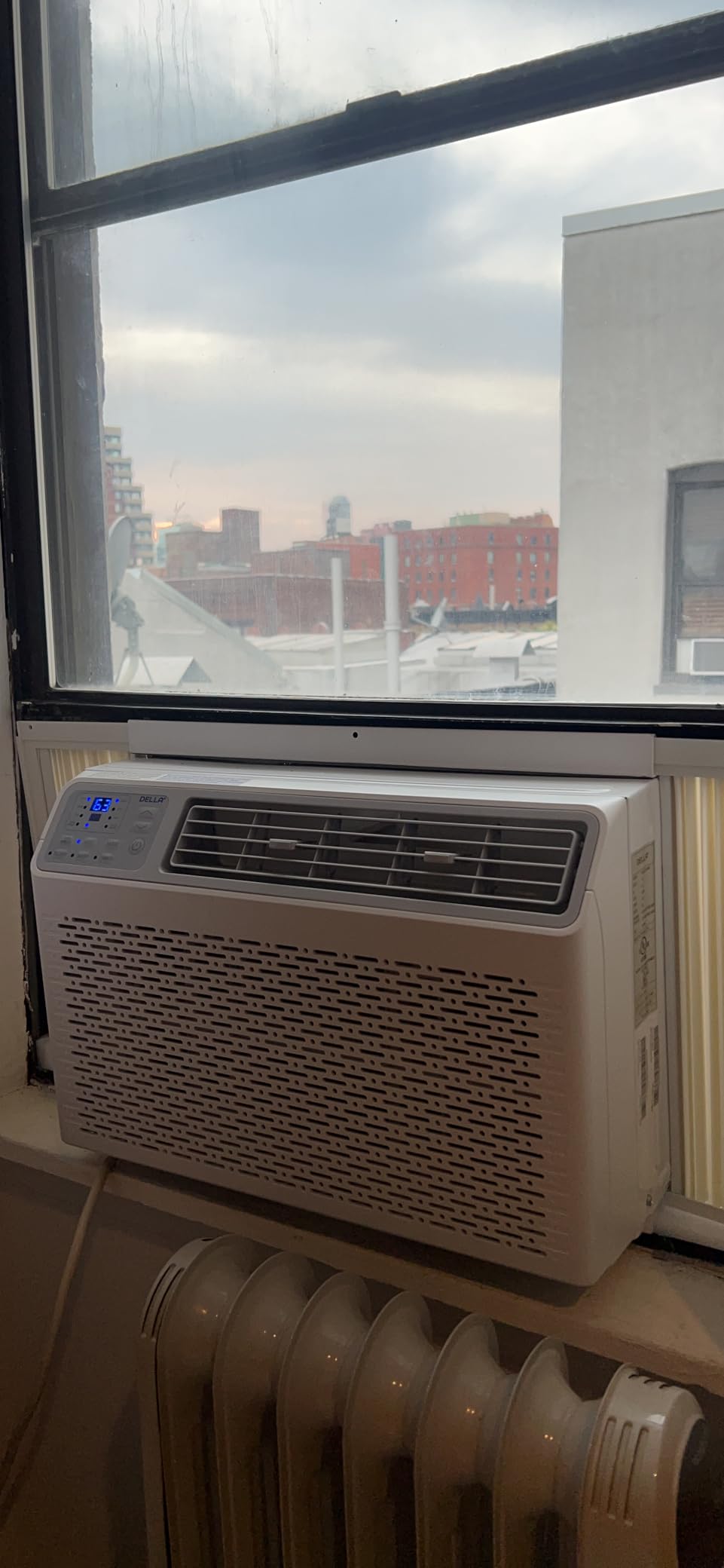DELLA 12000 BTU Smart Window Air Conditioner, Works with Alexa and WiFi, Cools Up to 550 Sq. Ft, GEO Location, Energy Saving AC Unit with Smart Controls, Remote, Dehumidifier, Reusable Filter customer photo 1