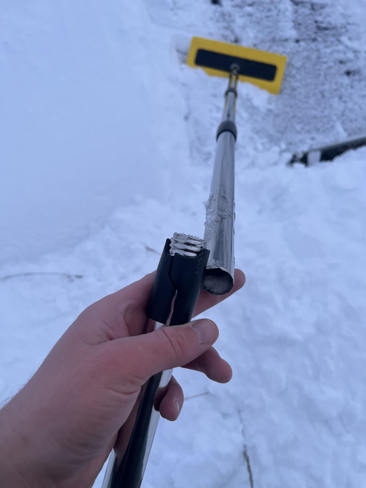 Never-Scratch SnowBuster,21-Foot Snow Roof Rake,EVA Soft Foam Pad Snow Removal Tool,Heavy-Duty Aluminum Handle,S-Shaped Push/Pull Design for House Roof,Solar Panels,Car Snow, and Leaves,Yellow customer photo 2