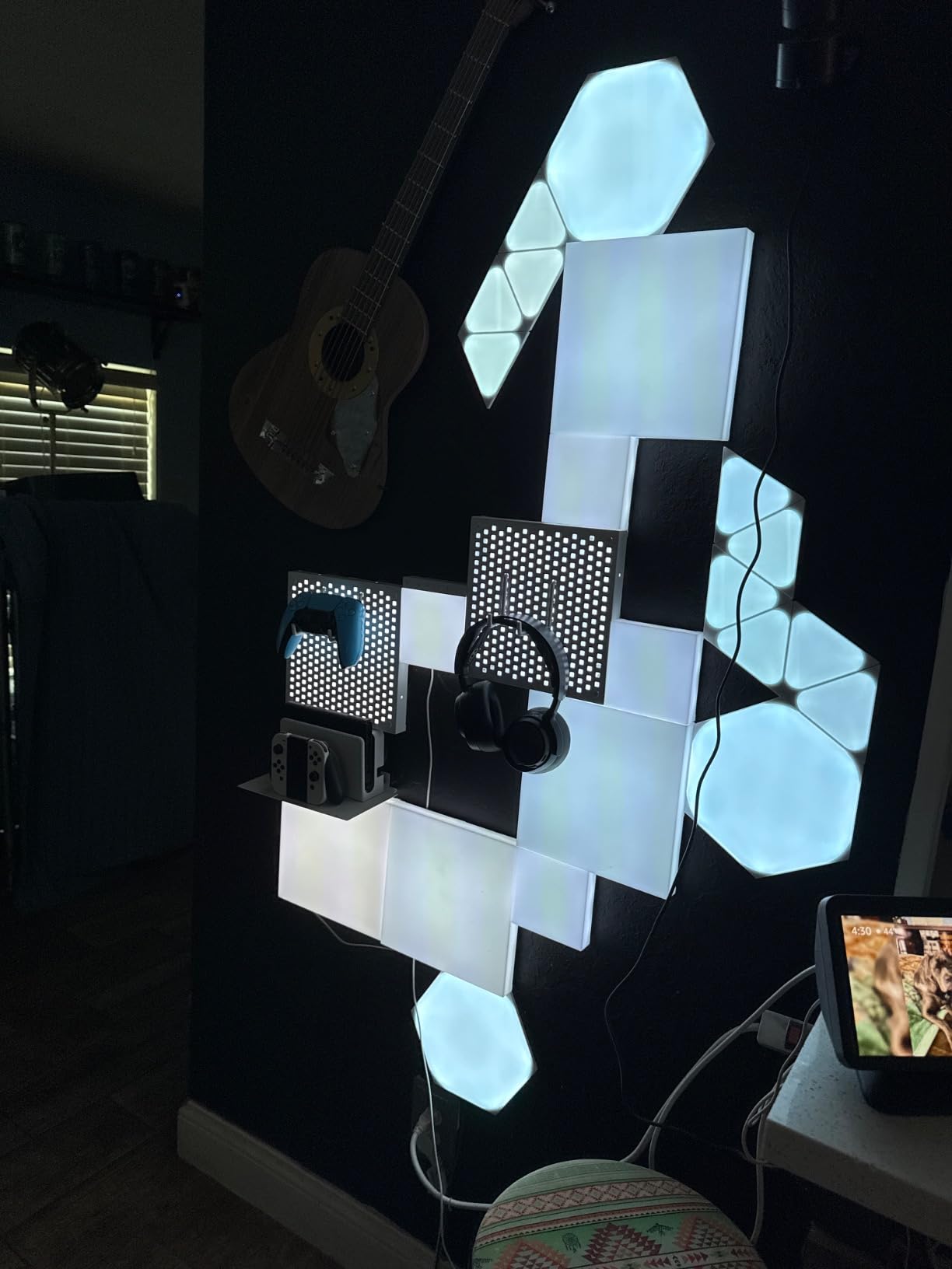 Nanoleaf Blocks Smart LED Wall Light Panels, Combo 10PK, RGBW Gaming Lights with Music Sync customer photo 2