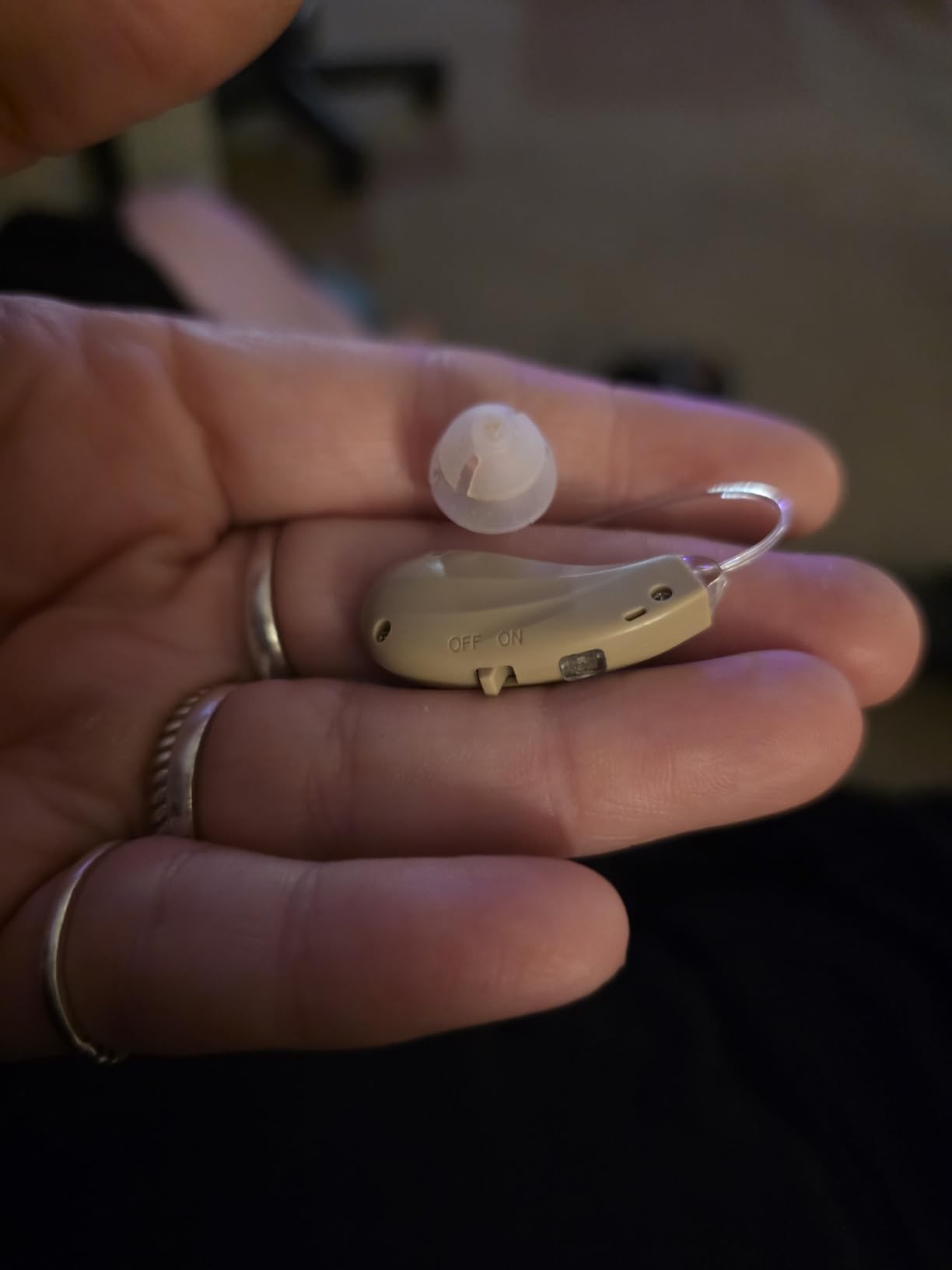 Flaygo Hearing Aids for Seniors,Hearing Aids for People with Hearing Loss, Sound Quality Restoration, Intelligent Noise Reduction, Standby 80h, One-Button Operation, Comfortable Wearing,Beige | Sound Quality Restoration,Rechargeable,Intelligent Noise Reduction, Standby 80h,One-Button Operation,Comfortable Wearing customer photo 2