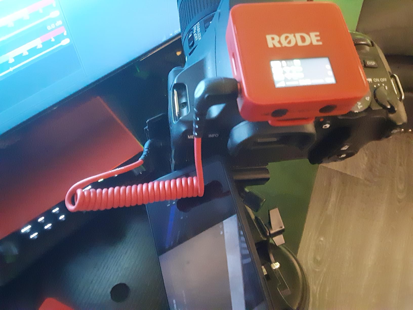 RØDE Wireless GO (Gen 3) (2 TX + 1 RX + Charging Case), 32-Bit Float | 32-bit Float Recording, Automatic Level Control, for Phones, Cameras and Computers (Black) customer photo 2