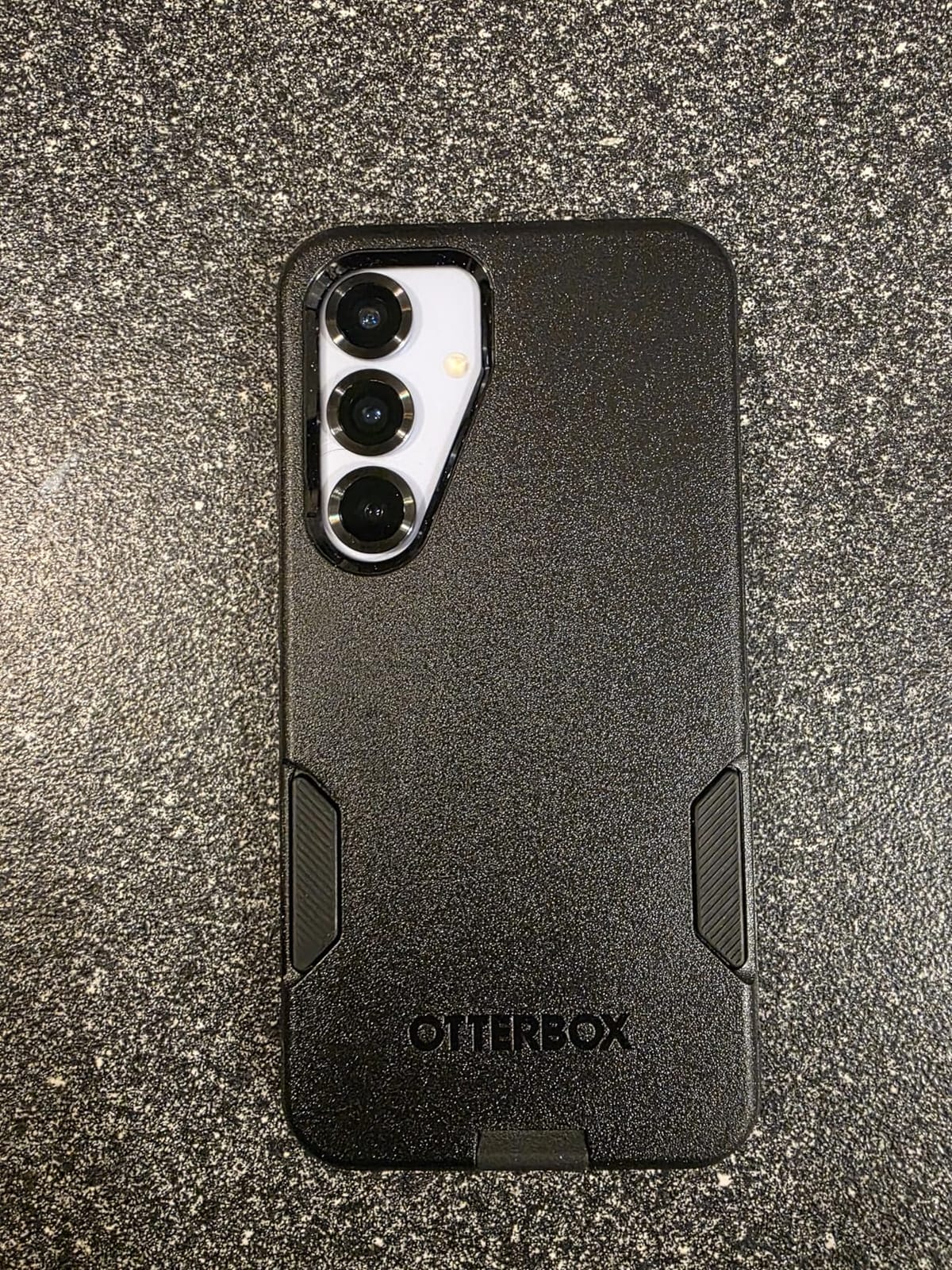 OtterBox Samsung Galaxy S25 Commuter Series Case - Black customer photo 1