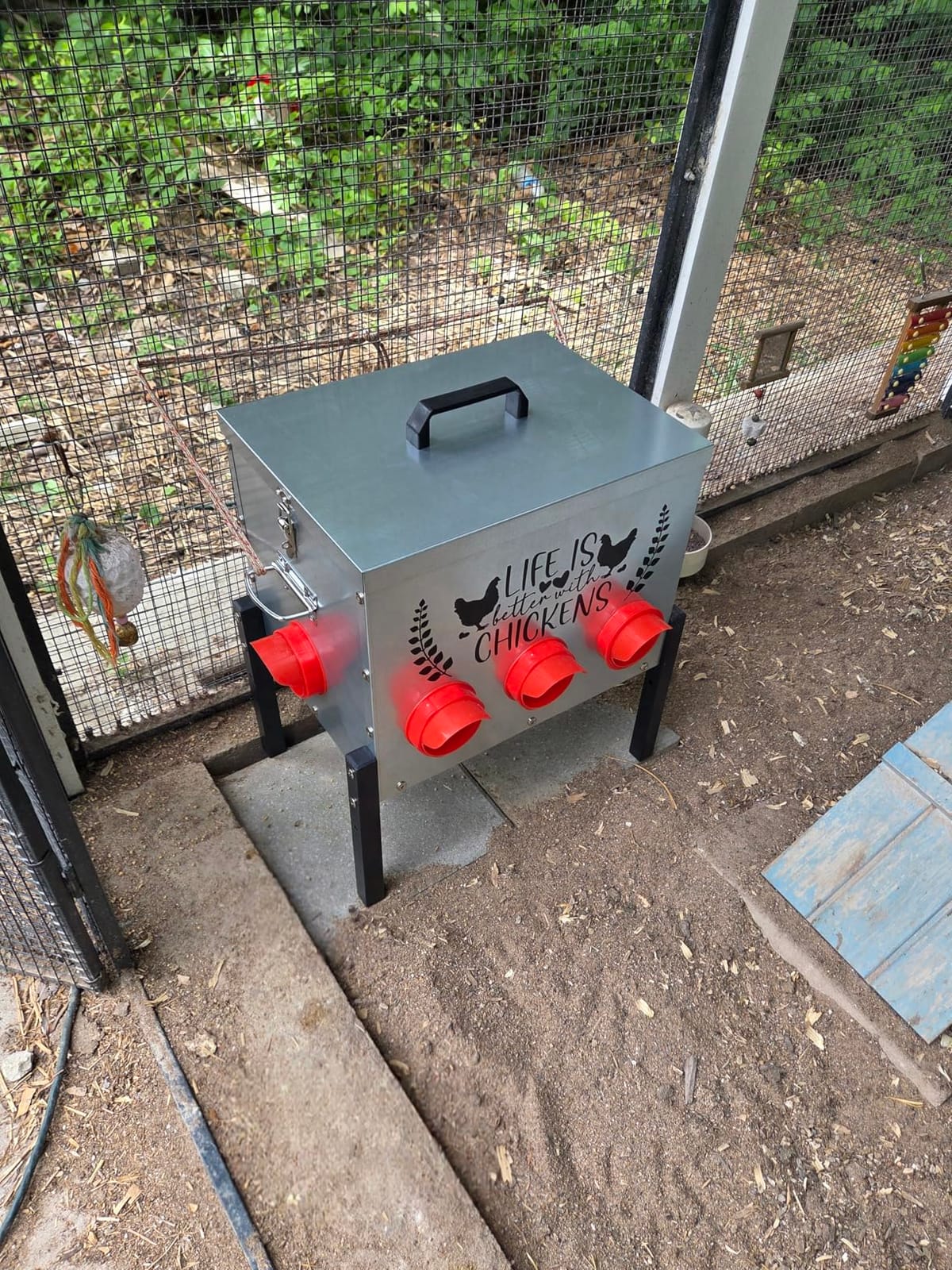 TGEYD 50LB Large Automatic Chicken Feeder – 8 Feeding Ports, No-Waste Poultry Feeder, with Adjustable Legs & Locking Lid customer photo 1