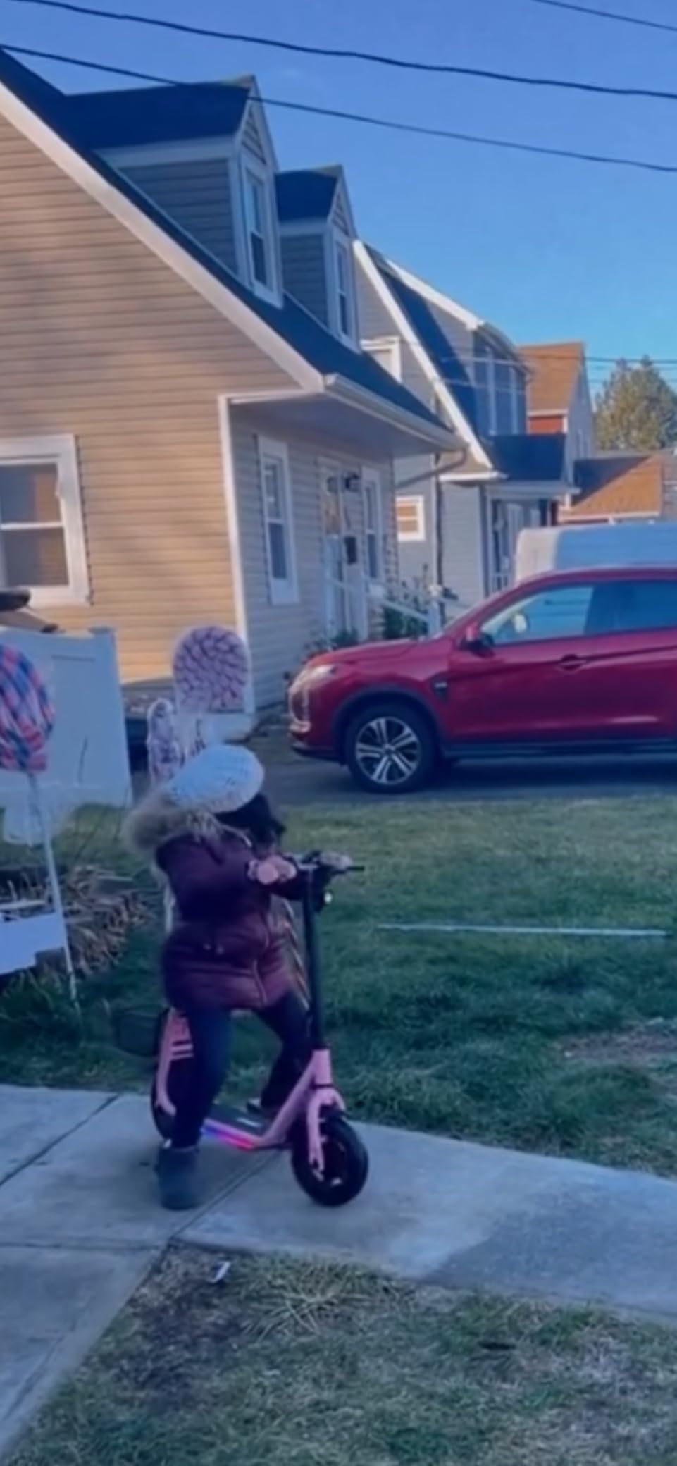 Hiboy Q2 Lite Electric Scooter for Kids w/Seat, 3-Speed, Brake, Ages 4-10 customer photo 2