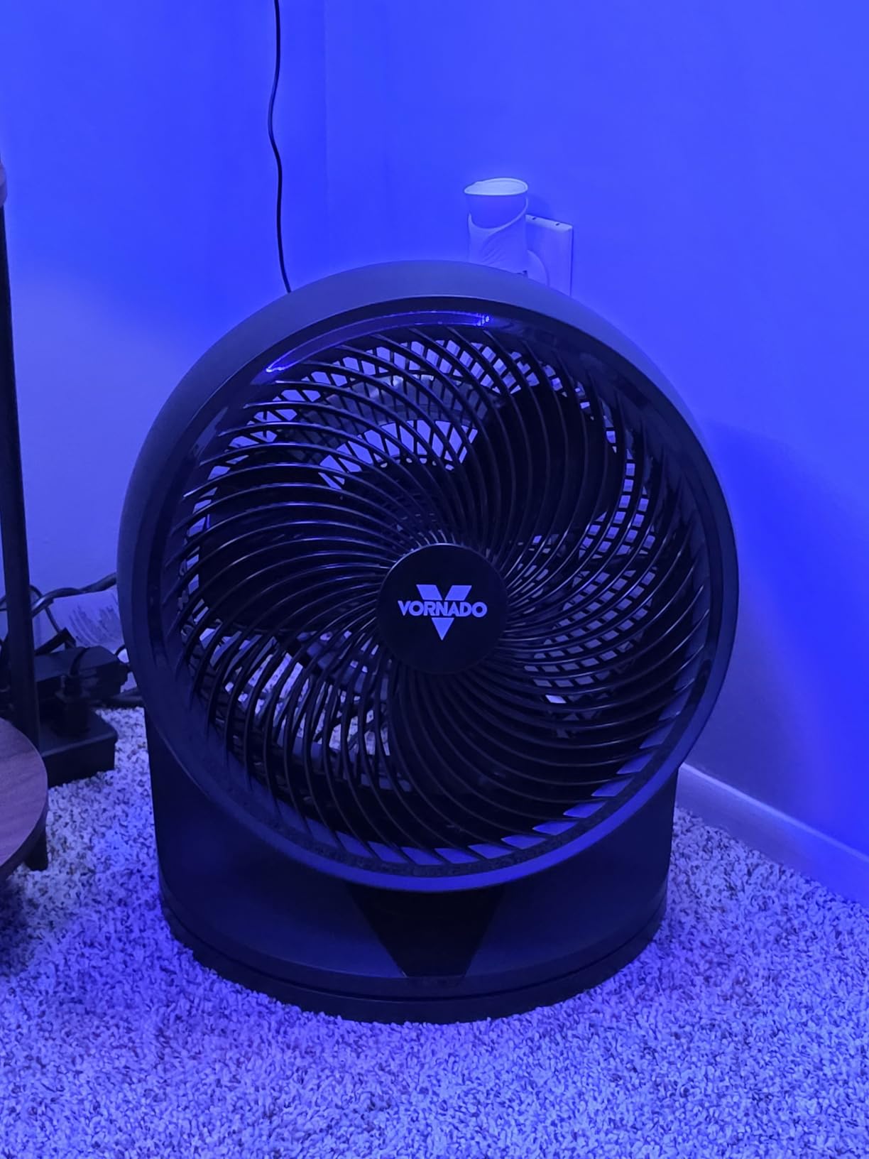 Vornado 753 OSC Whole Room Air Circulator Fan with Oscillation, Included Remote, Auto Mode, Aromatherapy with Included Scent Pads, 3 Speeds, Black customer photo 2