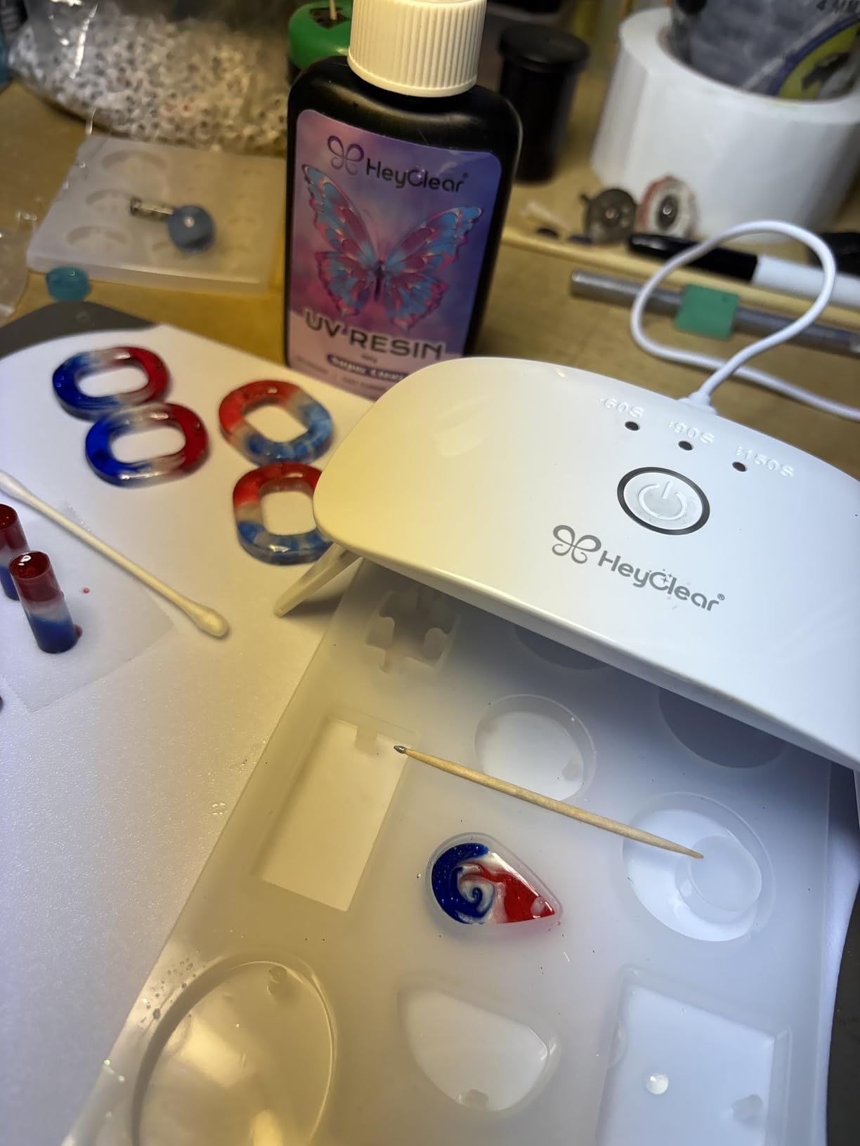 HeyClear 300g UV Resin Molds Kit with Light for Jewelry Making, Keychains customer photo 2