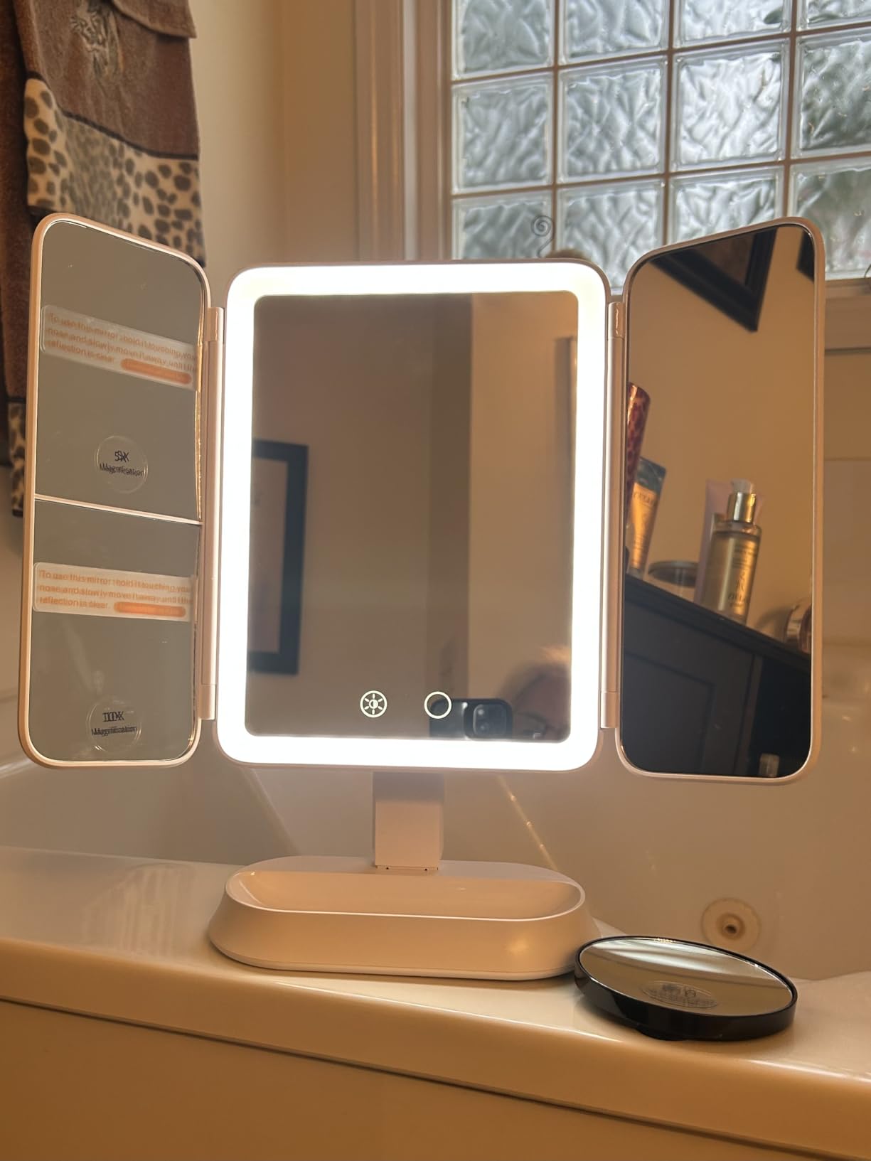 GOMIPURU Vanity Mirror with Lights, Lighted Makeup Mirror with 30X/10X/5X Magnification, Rechargeable Trifold Mirror with 3 Color&Adjustable Brightness, Travel Makeup Mirror with Lights for Desk,Gifts customer photo 1