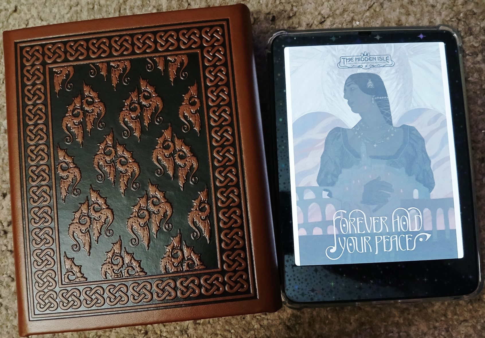 CASEMATIX Miniature DM Screen - 6-Panel Faux Leather Mini Game Master Screen for TTRPGs, Compact DND DM Screen for Better Player Connection & Immersive Tabletop RPG Sessions, Inserts Not Included customer photo 1