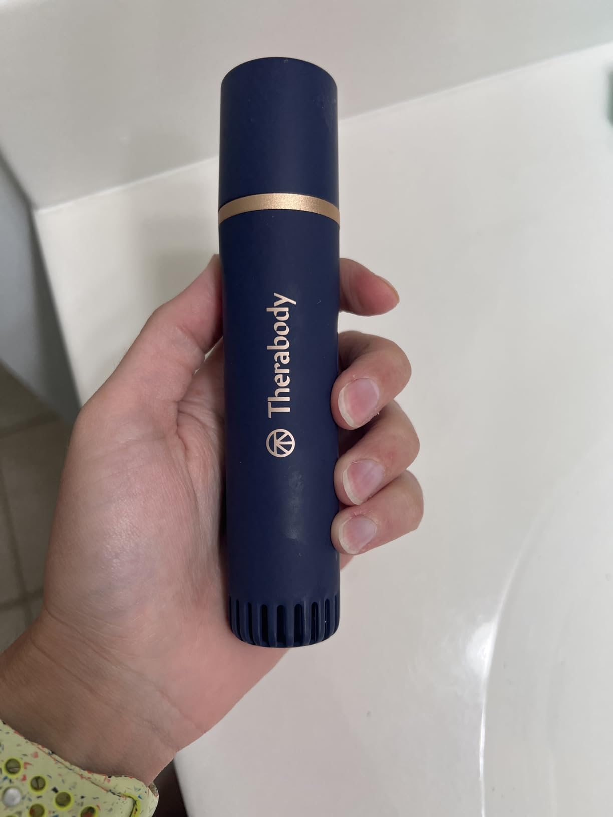 Therabody TheraFace Depuffing Wand – Cold and Heat Skincare Treatment to Depuff and Glow; Beauty Wand, Face Roller and Eye Massager for Eye Puffiness, Dark Circles and Skin Radiance (Indigo) customer photo 1