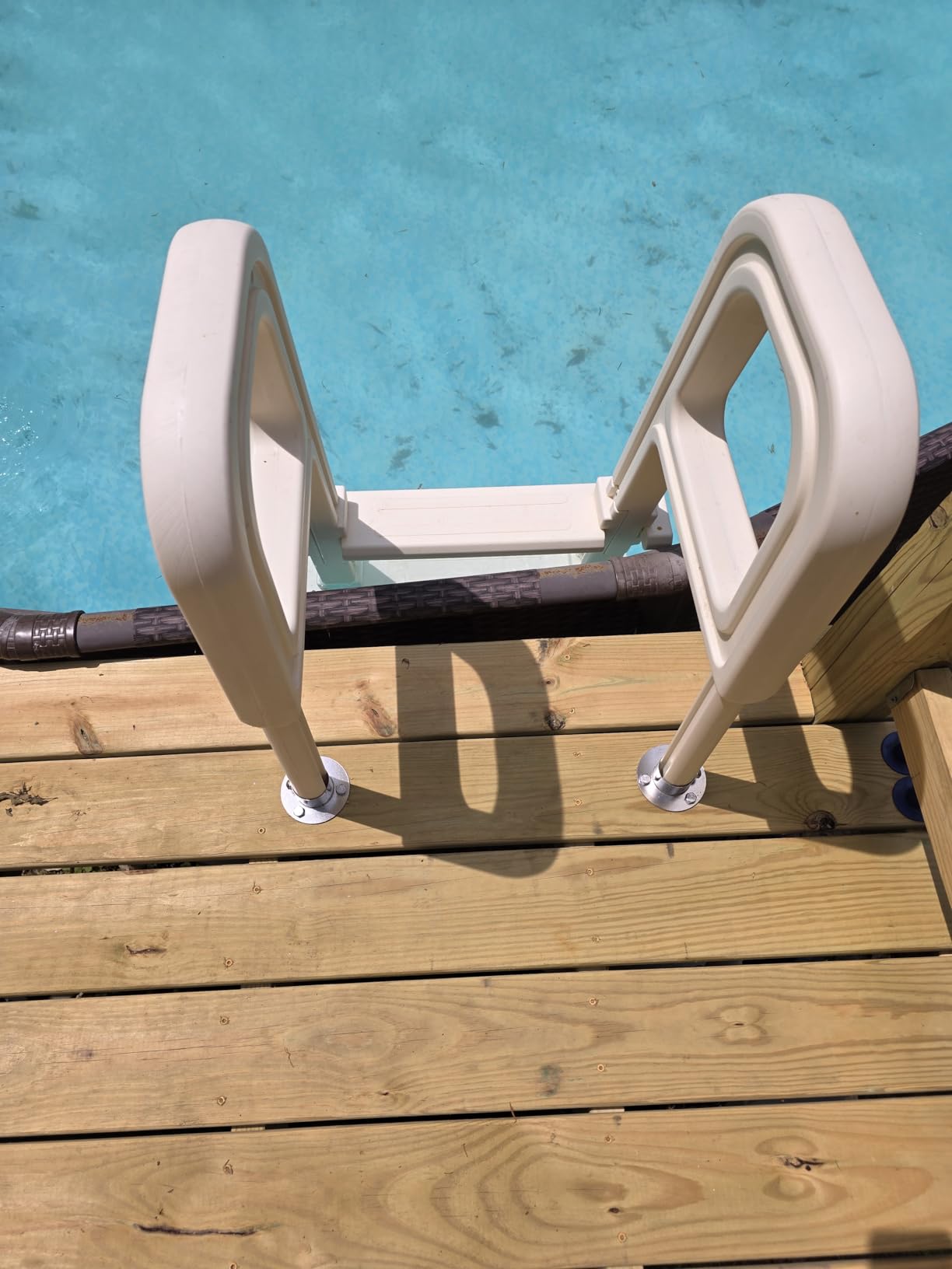 VEVOR Swimming Pool Ladder, 75°Inclined 5-Step Double Handrails Stair, Non-Slip Heavy Duty Steps, Load Capacity 300 lb, for 48-54 in Inground & Above-Ground Pools of Any Deck Surface Indoor & Outdoor customer photo 2