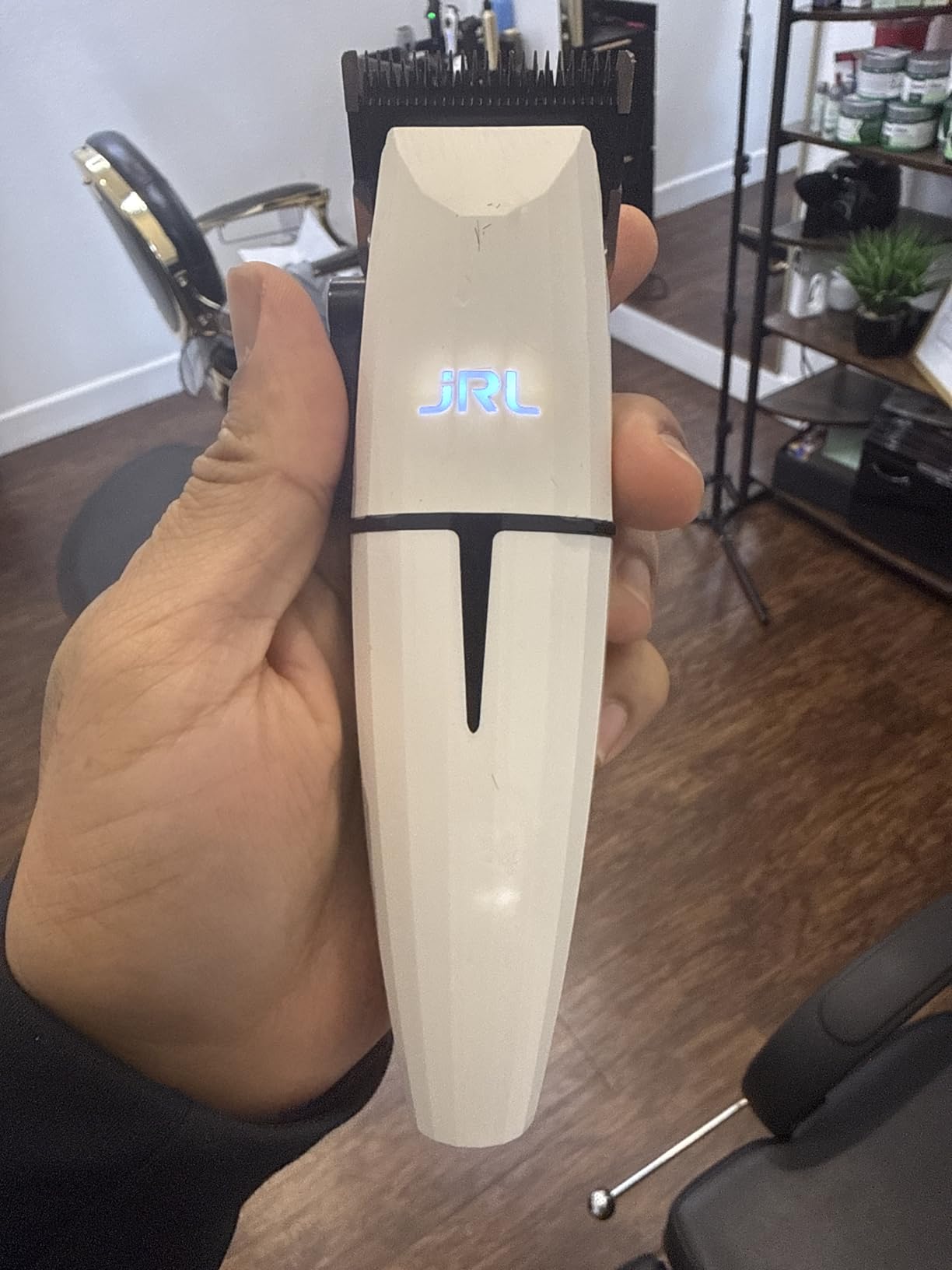JRL Ghost FF2020C-W Professional Cordless Hair Clipper for Barber Hair Cutting, Smart-Clip Technology Prevents Blade Drag, Reset IQ Charging Dock, For Fading, Dual-Speed 6000–7500 RPM Motor, White customer photo 2
