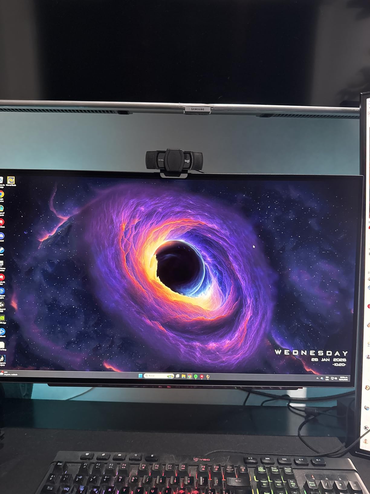 LG 32GX870A-B 32-inch Ultragear 4K UHD (3840 x 2160) OLED Gaming Monitor, Dual-Mode, 240Hz, 0.03ms, NVIDIA, AMD FreeSync Premium Pro, VESA DisplayHDR True Black 400, USB Type-C, DP2.1 customer photo 2
