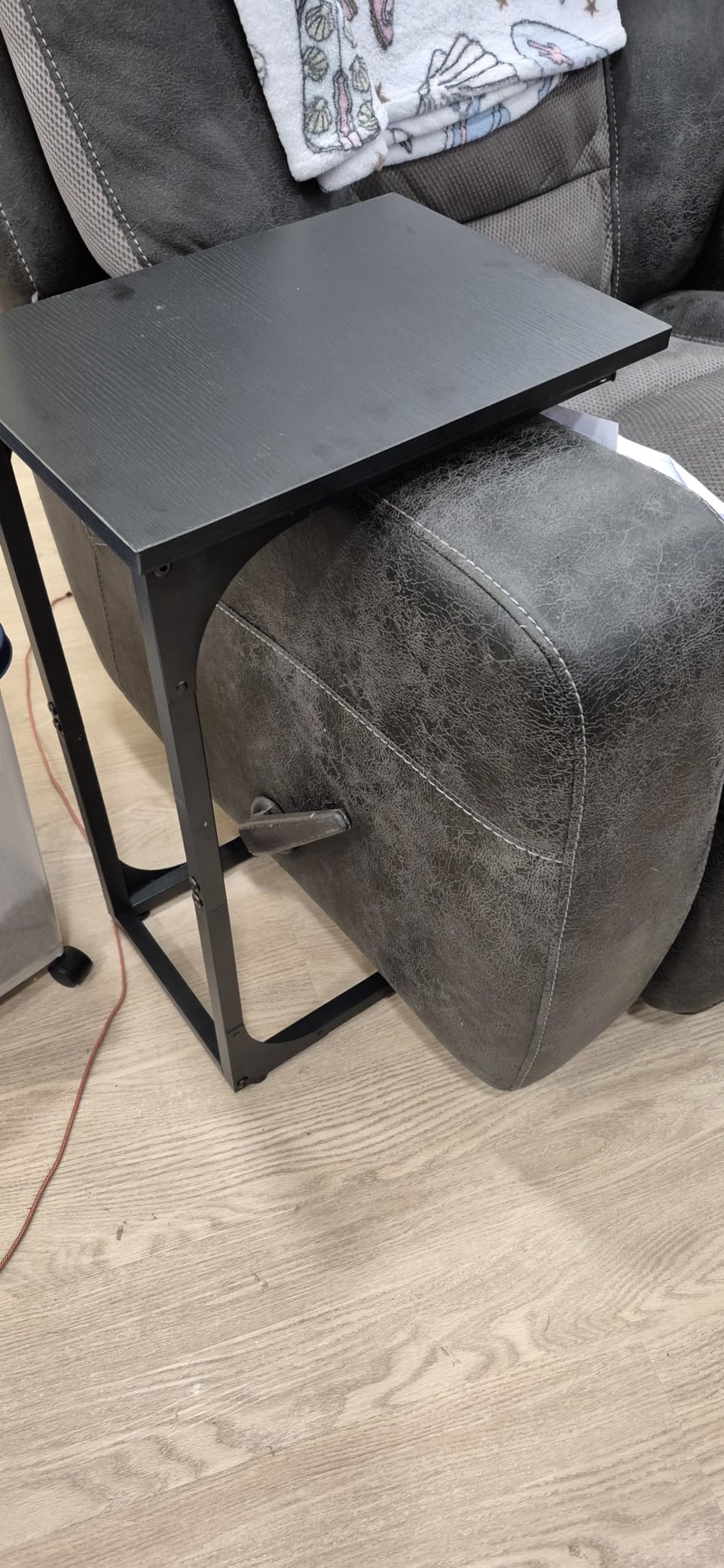 C-Shaped Side Table for Couch - Small Coffee Stand Sofa Tray Desk with Metal Frame and Waterproof Scratch Resistant, Modern End Accent for Living Room, Bedroom, Small Spaces, Rustic Brown customer photo 1