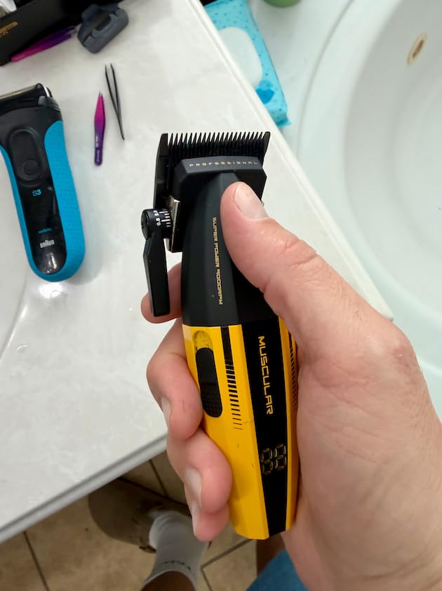 VGR 285 Fresh Fade Hair Clippers for Men, 9000RPM Professional Barber Clippers for Hair Cutting, Cordless Small Hair Trimmer Lightweight Versatile Barber Kit with 6 Magnetic Guide Combs, LED Display customer photo 2