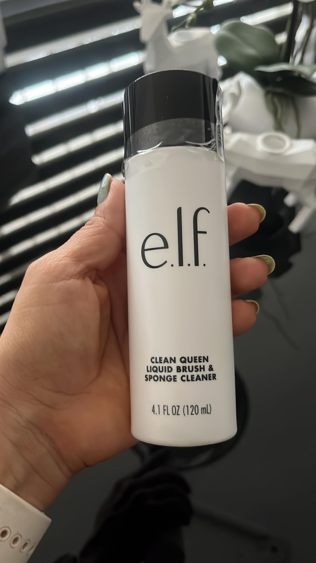 e.l.f. Clean Queen Liquid Brush & Sponge Cleaner, Gentle Foaming Cleaner For Removing Leftover Makeup, Dirt & Grime, Vegan & Cruelty-Free, 4.1 oz customer photo 1