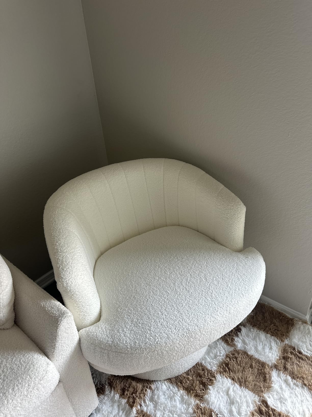 CANMOV Swivel Accent Chair with Armrest, Modern 360 Degree Swivel Barrel Chair with Curve Back and Soft Cushion, Comfy Round Sherpa Teddy Armchair Single Sofa for Living Room, Bedroom, Waiting Room, Beige customer photo 2