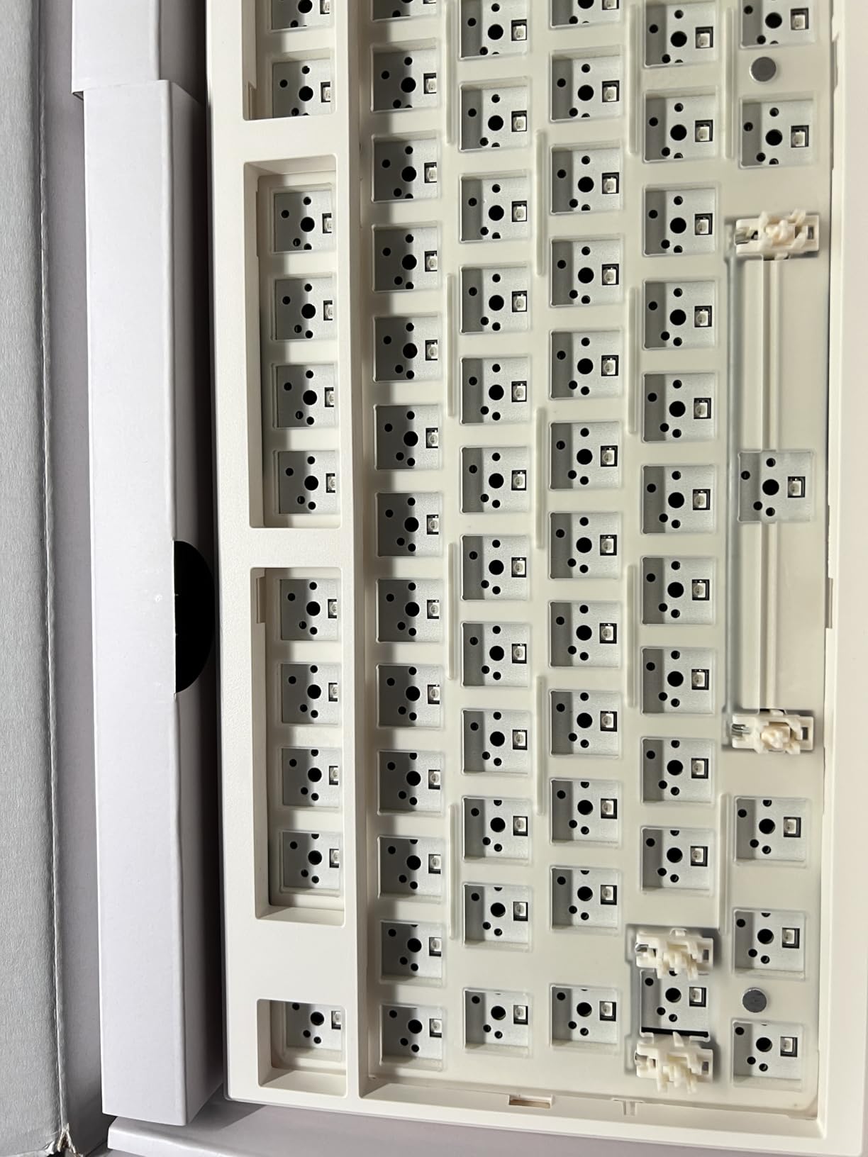 GMK104 Barebones Keyboard Kit with Screen & Knob, QMK/VIA Programmable BT5.0/2.4GHz/Type-C Tri-Mode Gasket Mounted Hot Swap RGB Backlit Full Size Custom PCB Kit DIY Mechanical Keyboard for Win/Mac (White) customer photo 2