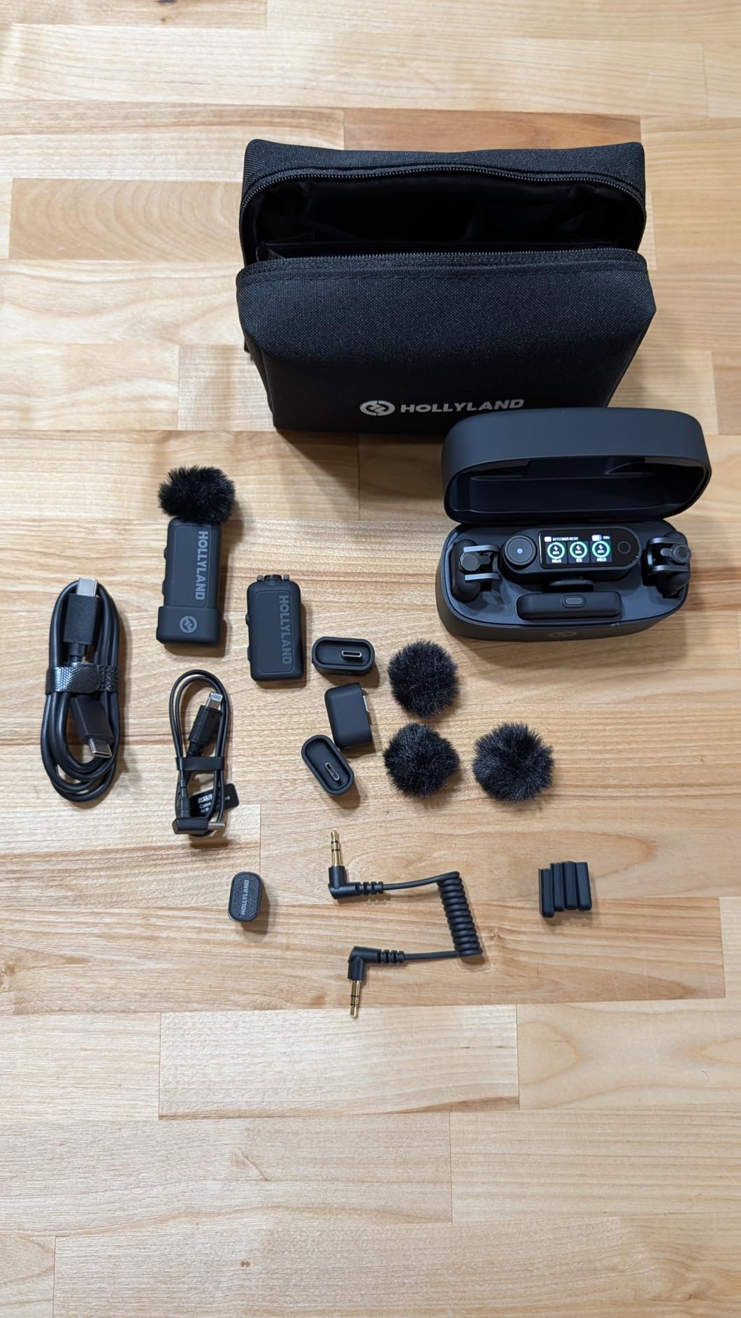 Hollyland Lark MAX 2 Combo-4 Person Version, Wireless Lavalier Microphone, Tailored for Multi-Person Shooting Scenarios, Microphone for Camera/iPhone/Android (4TX + 2RX + Charging Case) customer photo 1
