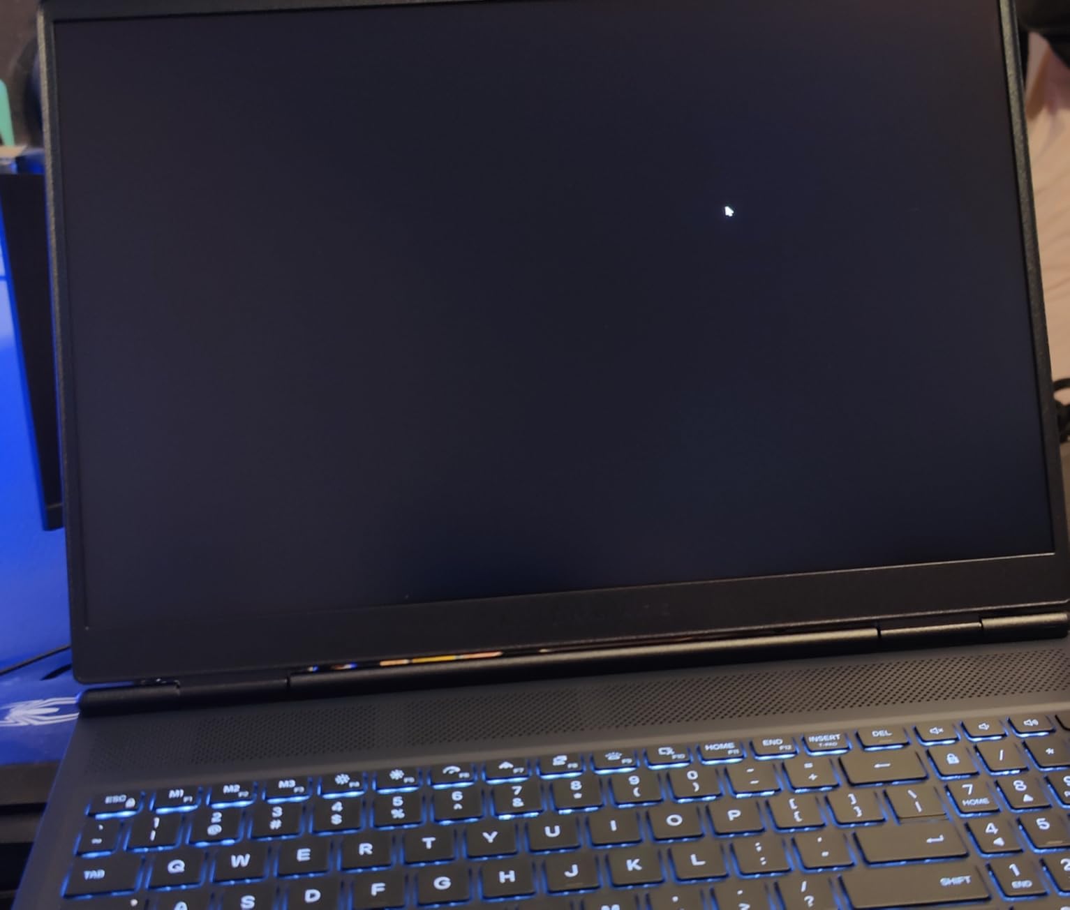 Alienware 16 Aurora Gaming Laptop, NVIDIA RTX 5060, Intel Core 7 240H, 2560x1600 Display, 120Hz, 16:10, 16GB DDR5 RAM, 1TB SSD, Windows 11 Home, Backlit Keyboard, Blue customer photo 2