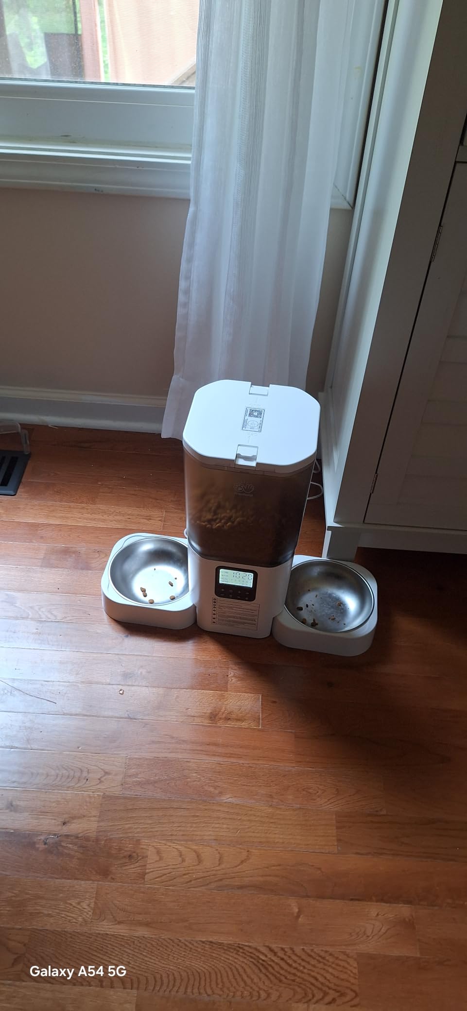 Frienhund Automatic Cat Feeder with Two 1080P Camera for 2 Cats: 7L Automatic Dog Feeder with Night Vision & Slow Feed, 5G WiFi Auto Cat Food Dispenser for Multiple Pet,Detachable for Clean(ACF180W-C) customer photo 2