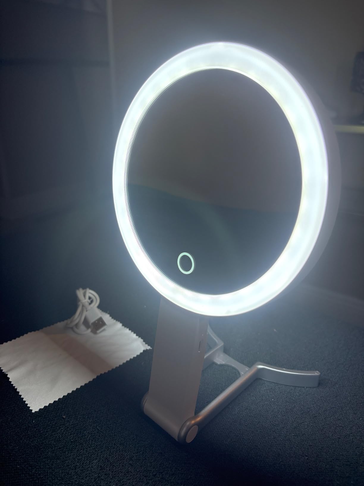 Lupow Lighted Makeup Vanity Mirror, 4 Magnifications, Rechargeable, Trifold customer photo 2