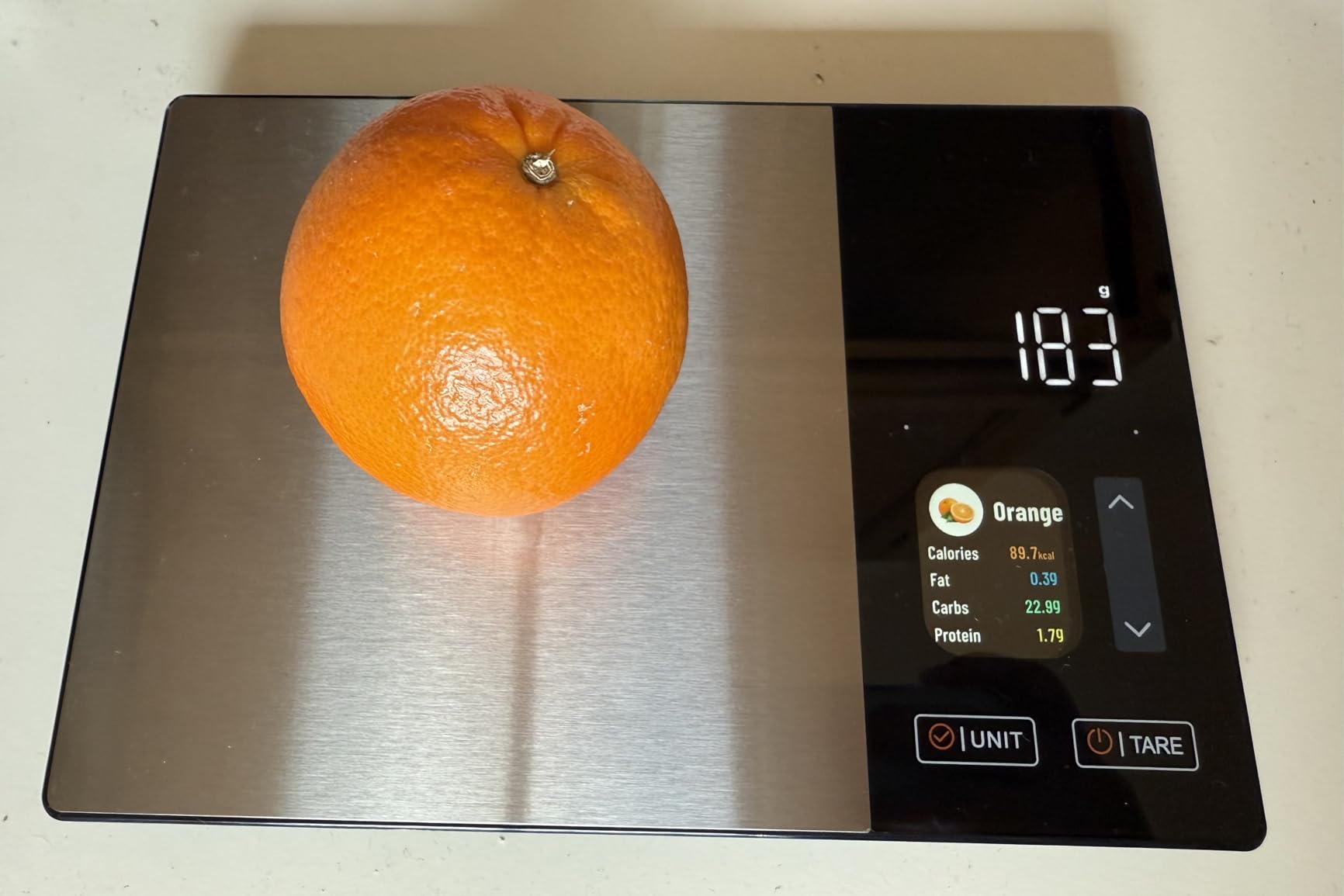 KUAIVO Smart Nutrition Food Scale with TFT Display, Tracks Calories, Fat, Carbs & Protein, Works with App for Daily Reports, 50 Built-in Foods, 23 Nutrients, Digital Kitchen Scale for Meal Prep customer photo 1