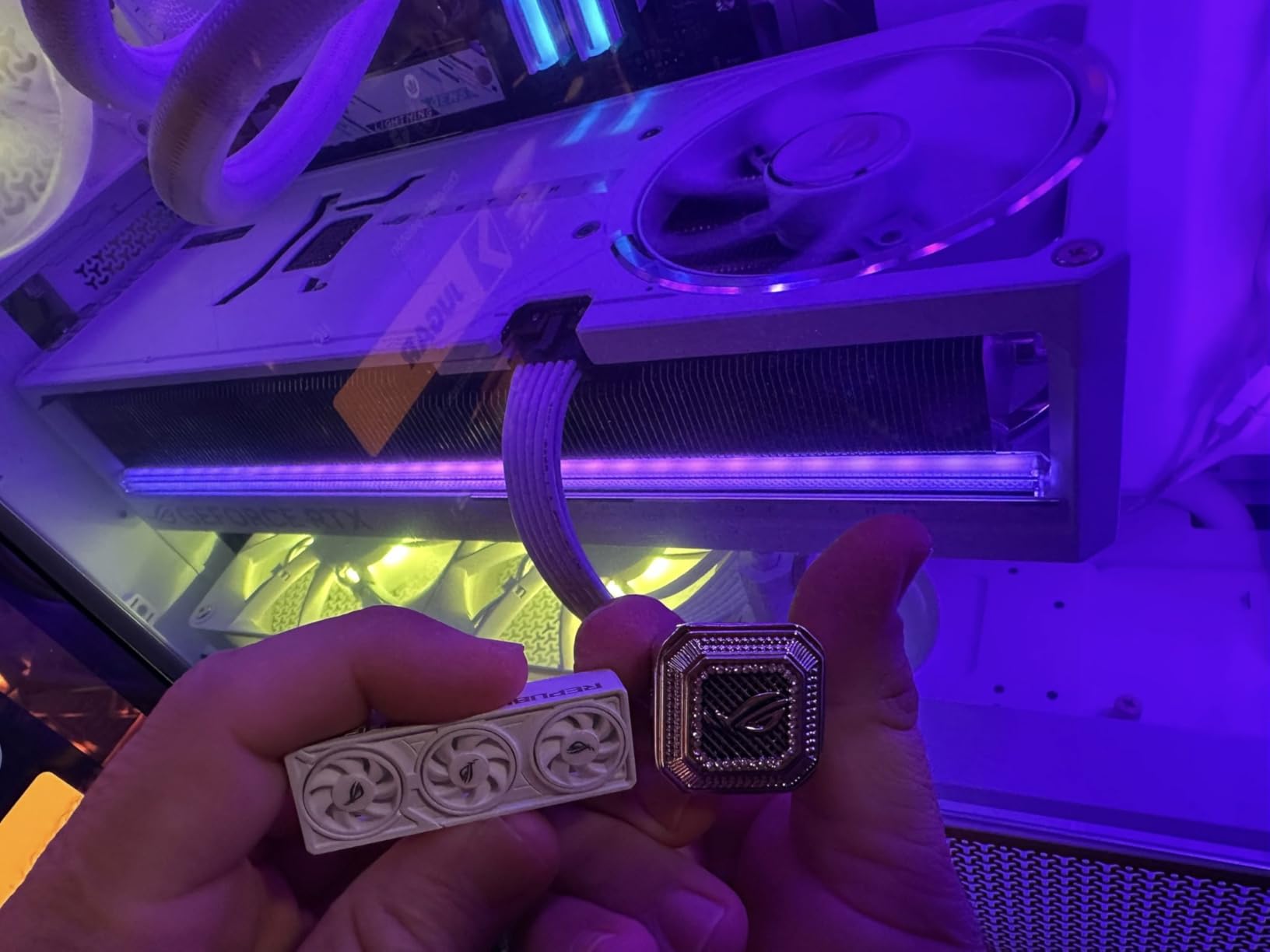 ASUS ROG Astral NVIDIA GeForce RTX 5080 16GB GDDR7 White OC Edition - Quad-Fan Gaming Graphics Card customer photo 2