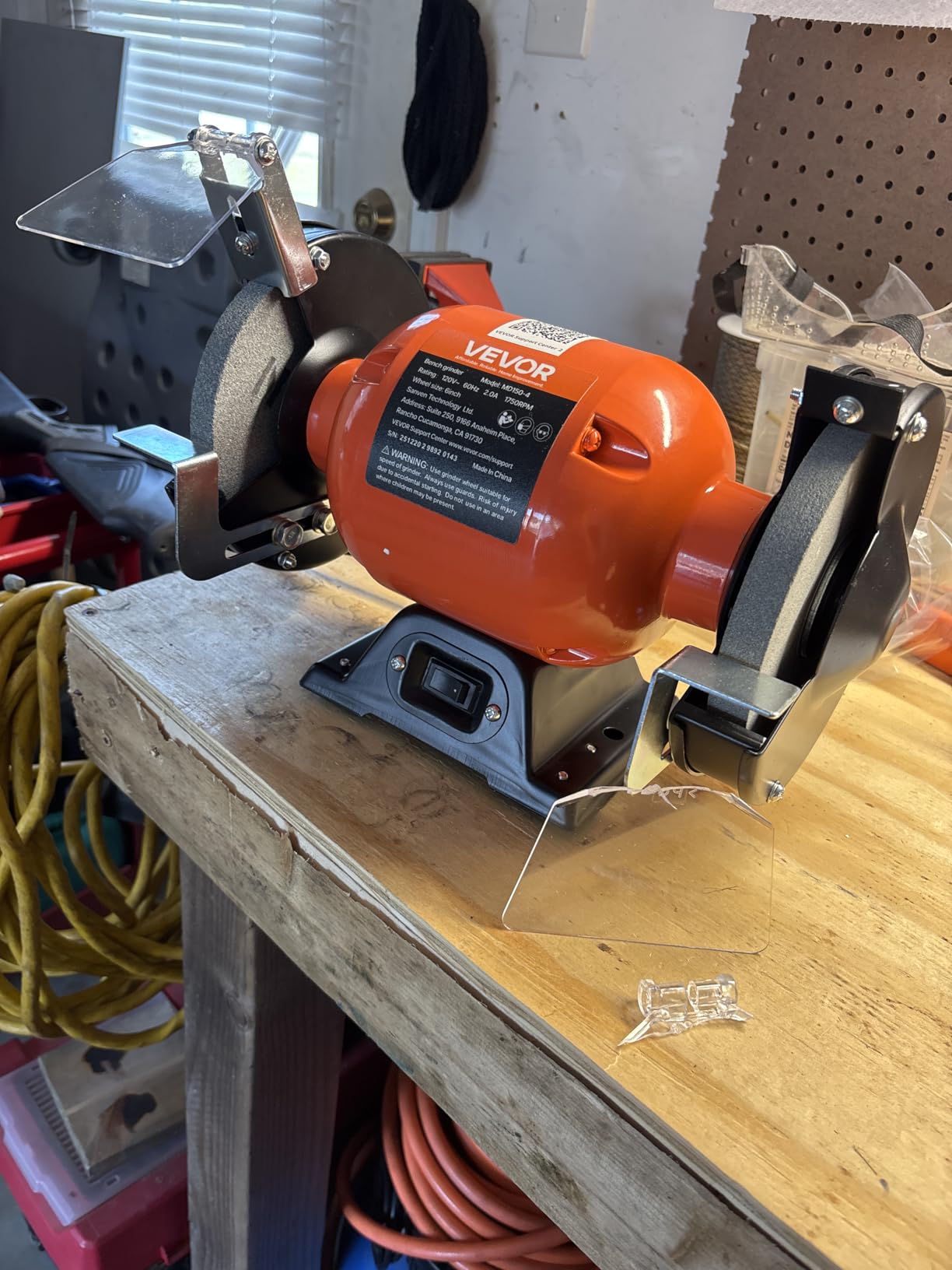 VEVOR Bench Grinder, 6-inch Single Speed Bench Grinder, 3450RPM High-Speed Table Grinders with 250W 2.1A 1/3Hp Induction Motor, 36/60-Grit Grinding Wheels & LED Work Light for Fast Sharpening Grinding customer photo 1