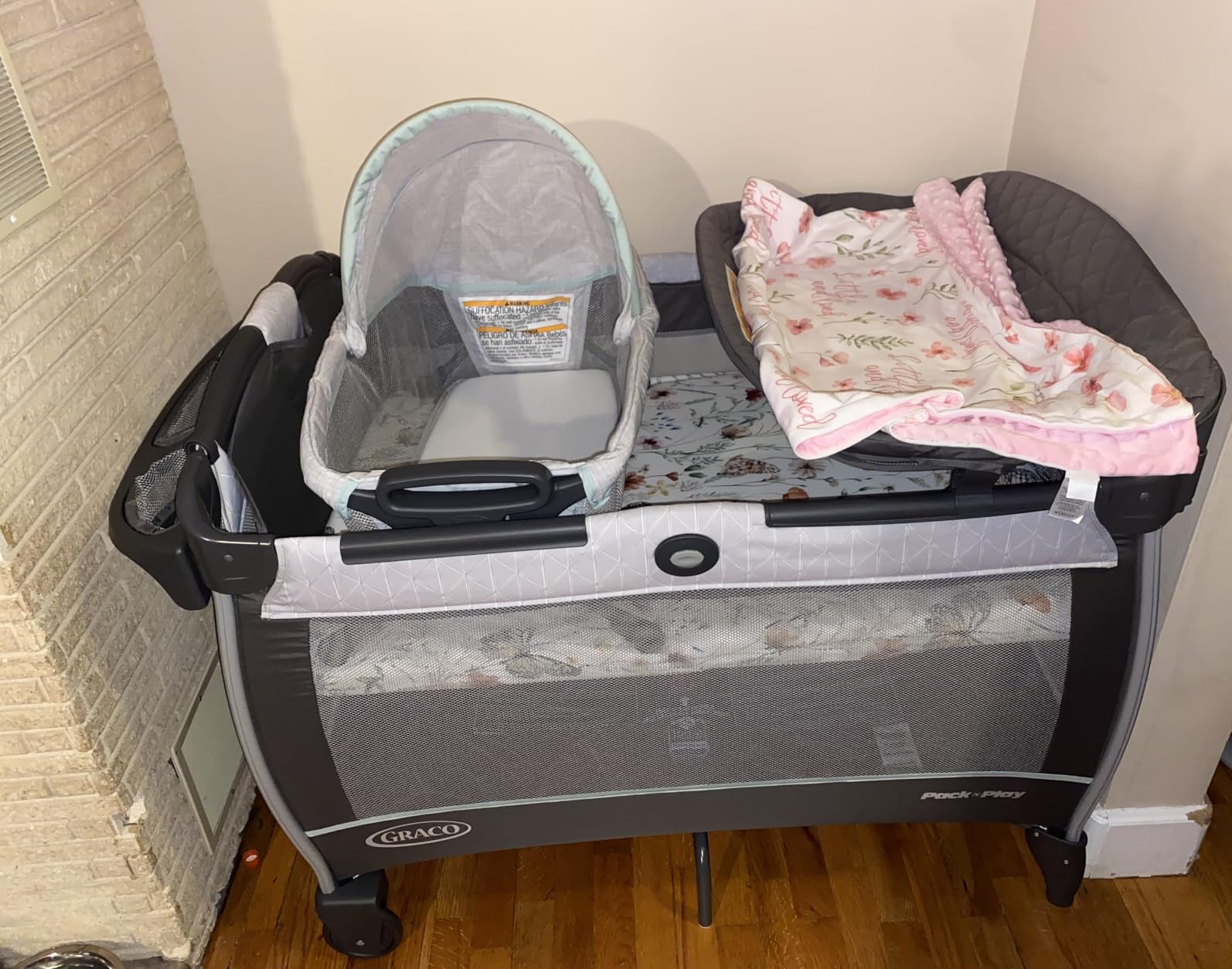 Graco Pack n’ Play Close2Baby Playard with Baby Bassinet, Changing Table, Portable Infant Seat, Milan customer photo 1