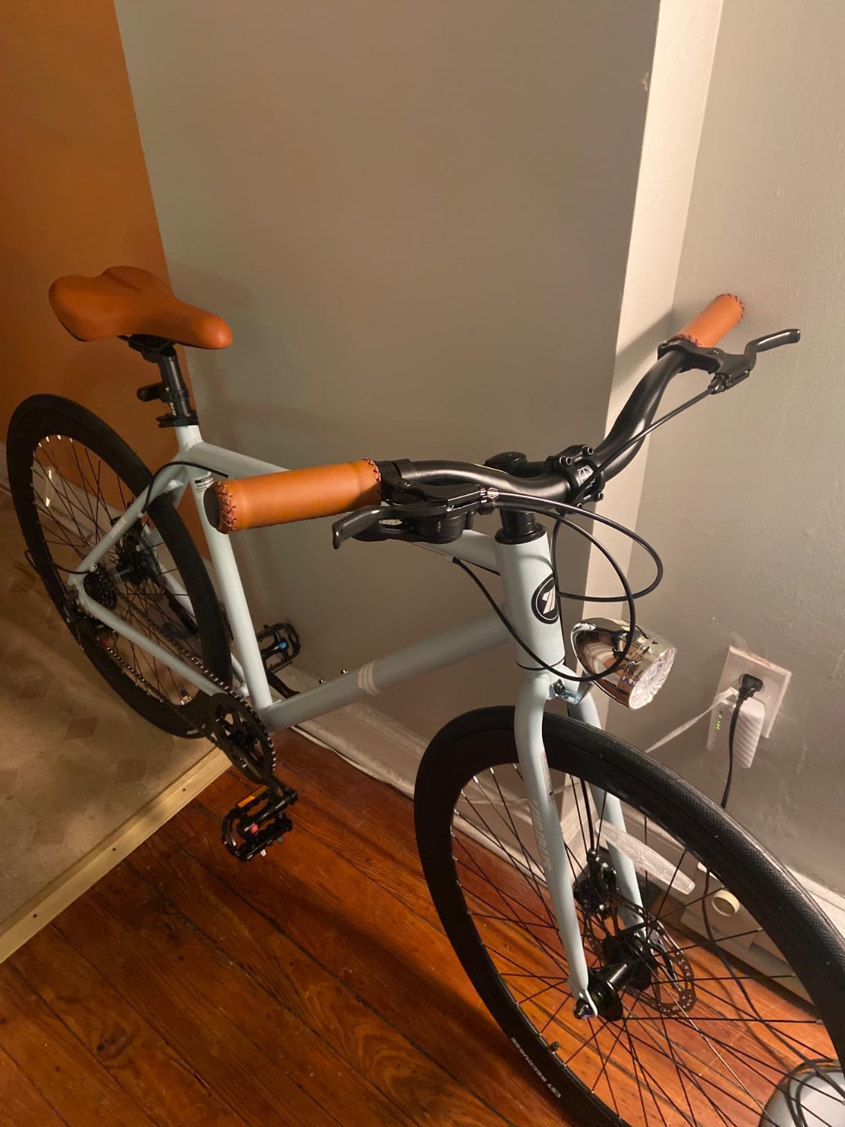 VIRIBUS Hybrid Bikes, 28 inch Road Bike 7 Speed with Lightweight Aluminum Frame, 700C Wheels, Hybrid Bicycle for Men Adult, City Commuters customer photo 2