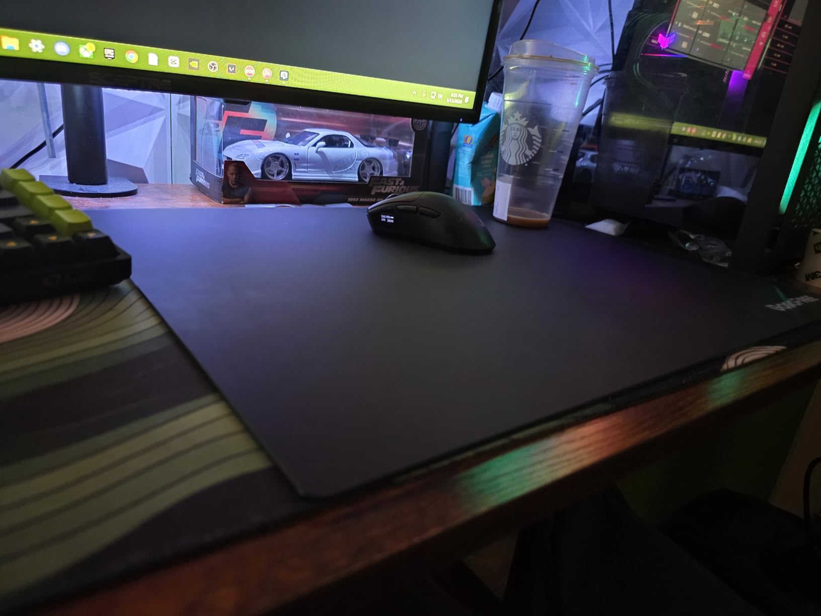 Glass Gaming Mouse Pad, Professional Esport Tempered Glass Mouse Pad Ultra-Smooth Micro-Etched Surface for Top Speed and Control,Hard Mousepad Black (15.7'' x 11.8'') customer photo 1