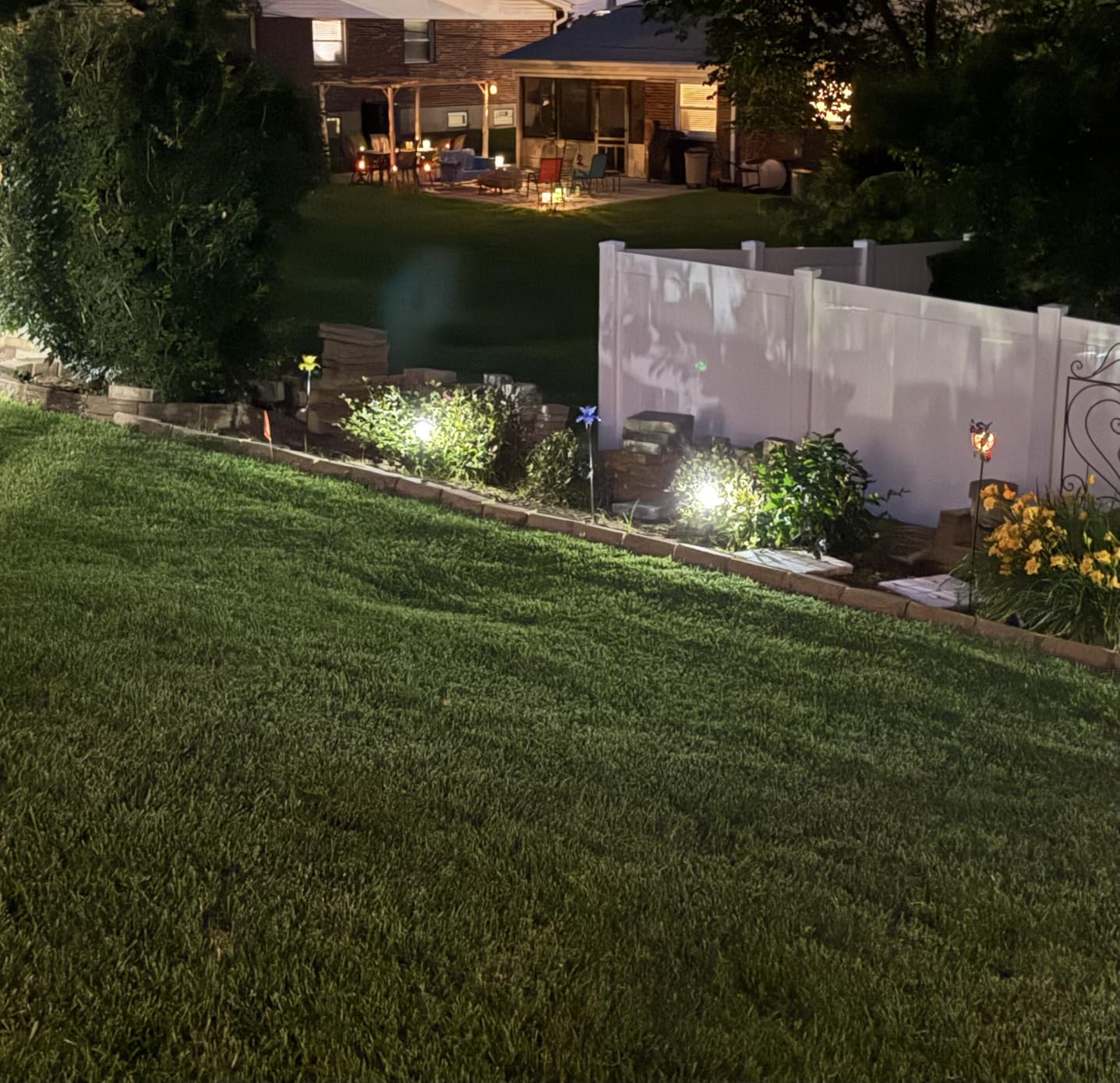 Greluna Solar Pathway Lights Outdoor,12 Pack Cool White 6000K Solar Lights, customer photo 1